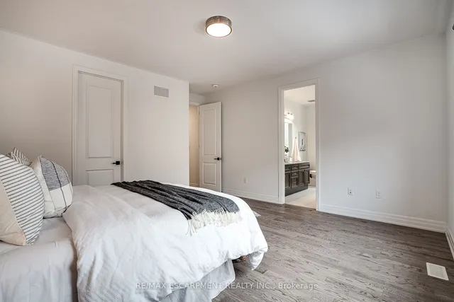Additional property image - 1466 EVEREST Cres