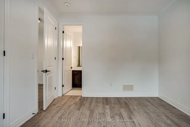 Additional property image - 1466 EVEREST Cres