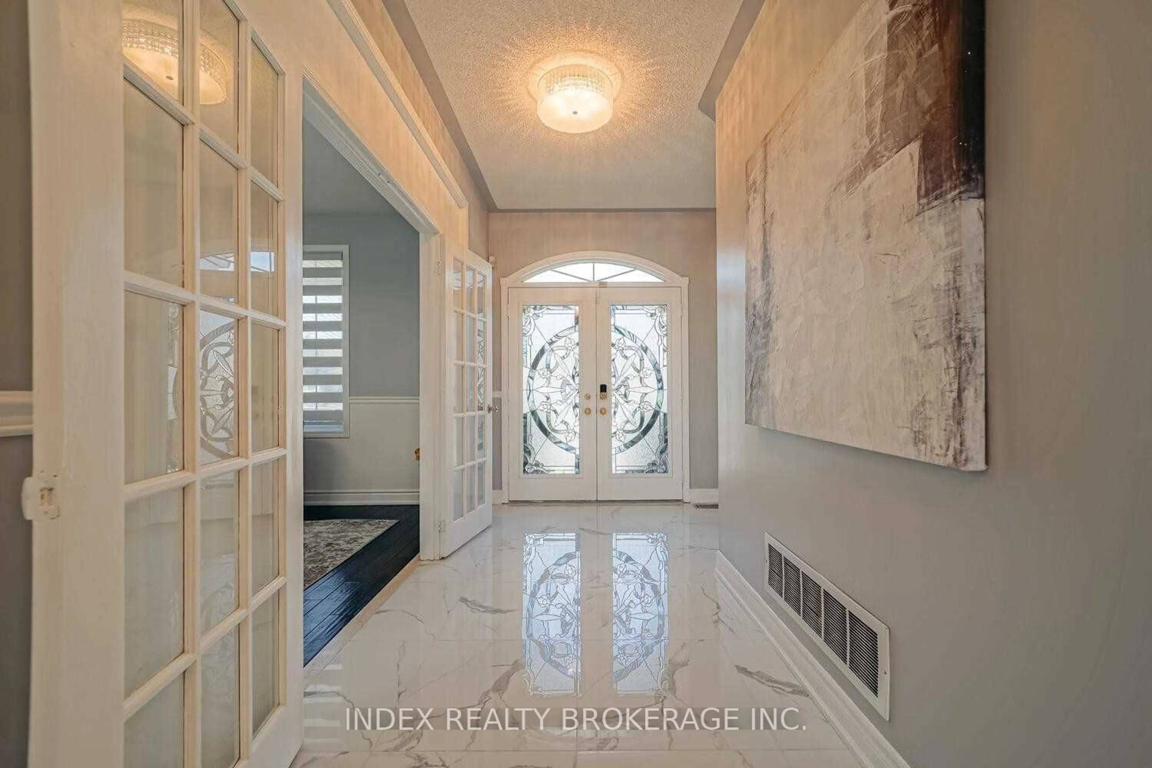 Indoor entryway for 76 Maldives Cres, Brampton Ontario L6P 1L1