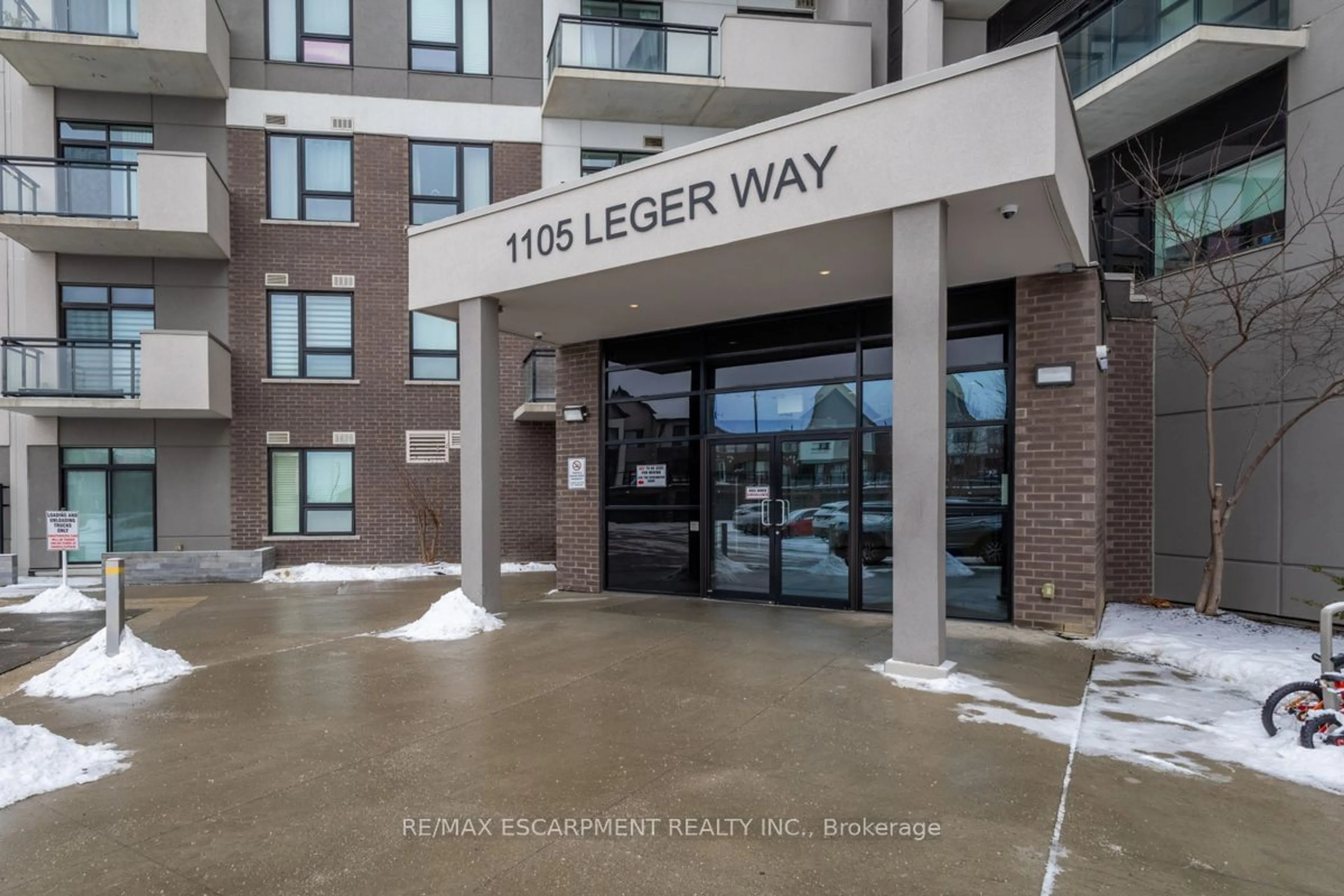 Indoor foyer for 1105 Leger Way #211, Milton Ontario L9E 1K7