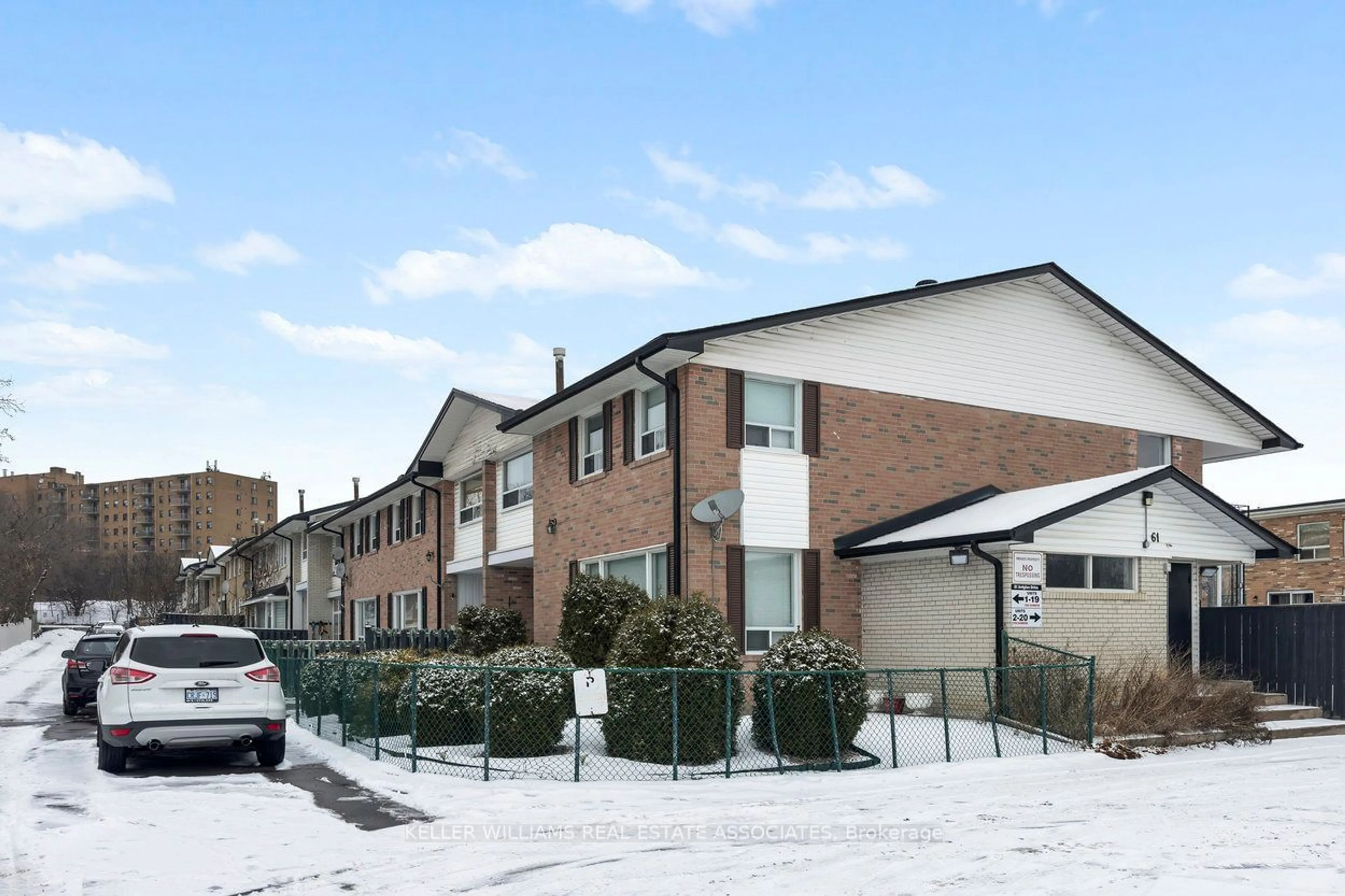 A pic from outside/outdoor area/front of a property/back of a property/a pic from drone, street for 61 Ardglen Dr #5, Brampton Ontario L6W 1V1