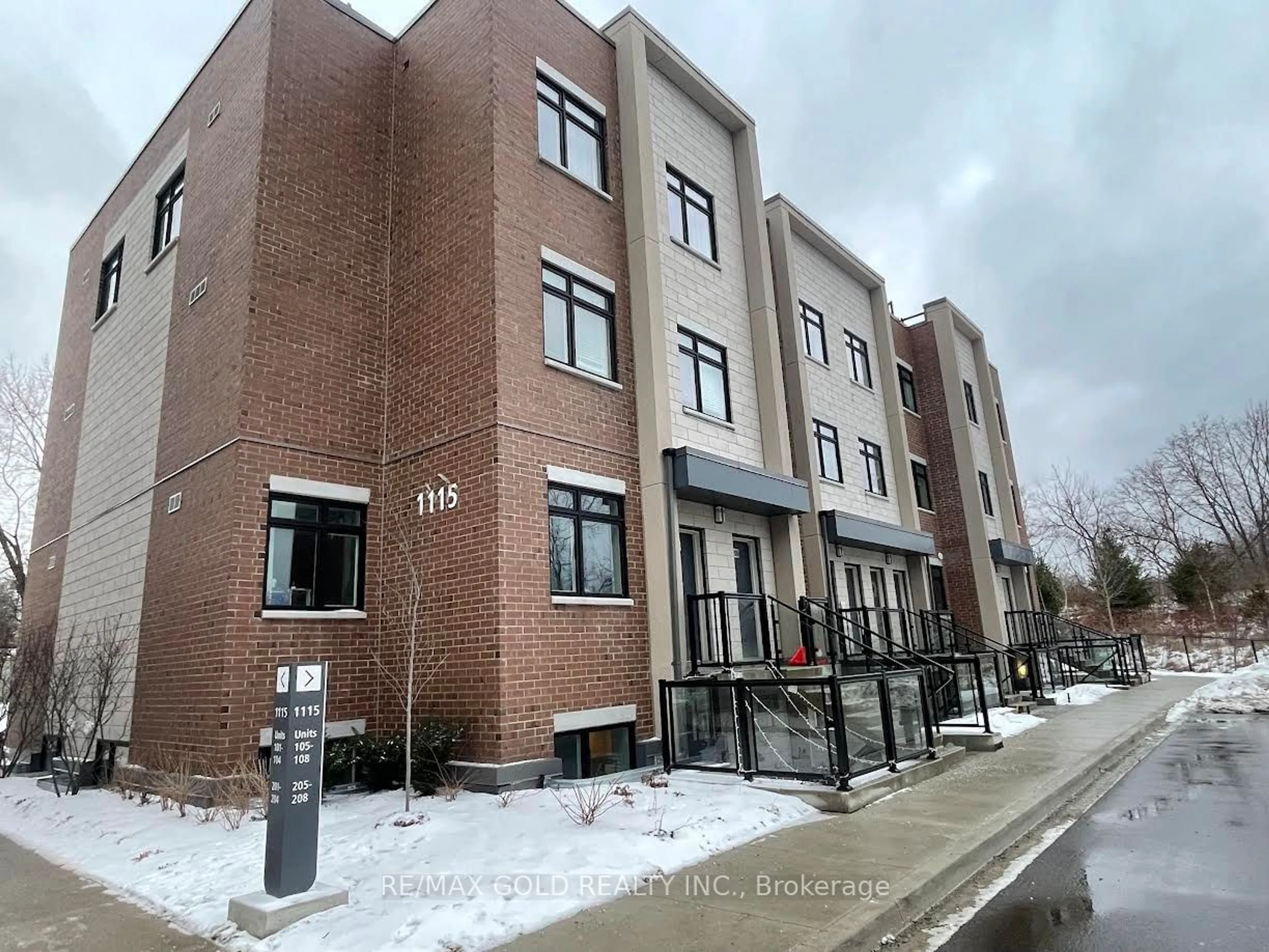 Home with brick exterior material, building for 1115 Douglas McCurdy Comm Dr #102, Mississauga Ontario L5G 0C6