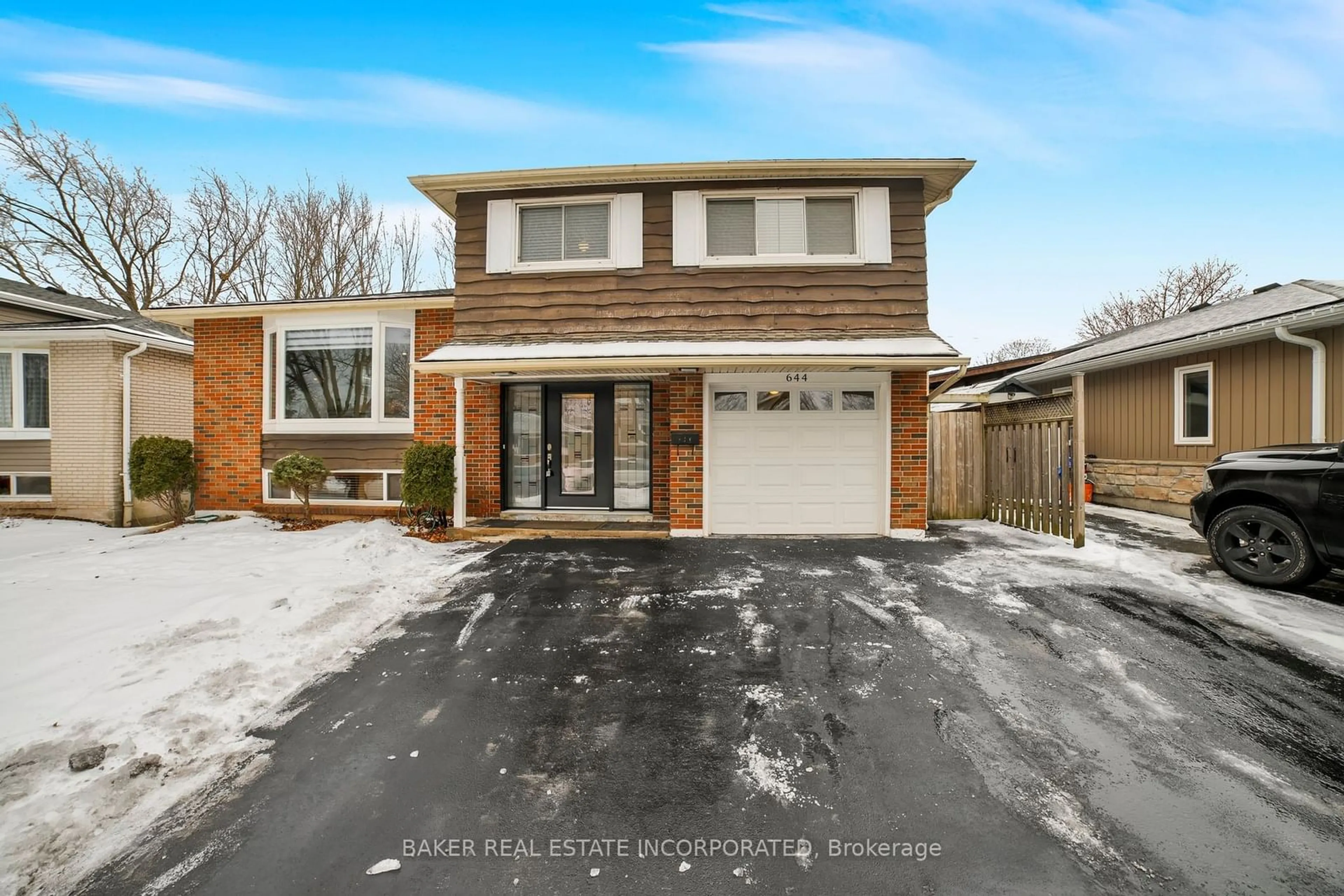 Home with brick exterior material, street for 644 Mullin Way, Burlington Ontario L7L 4J4