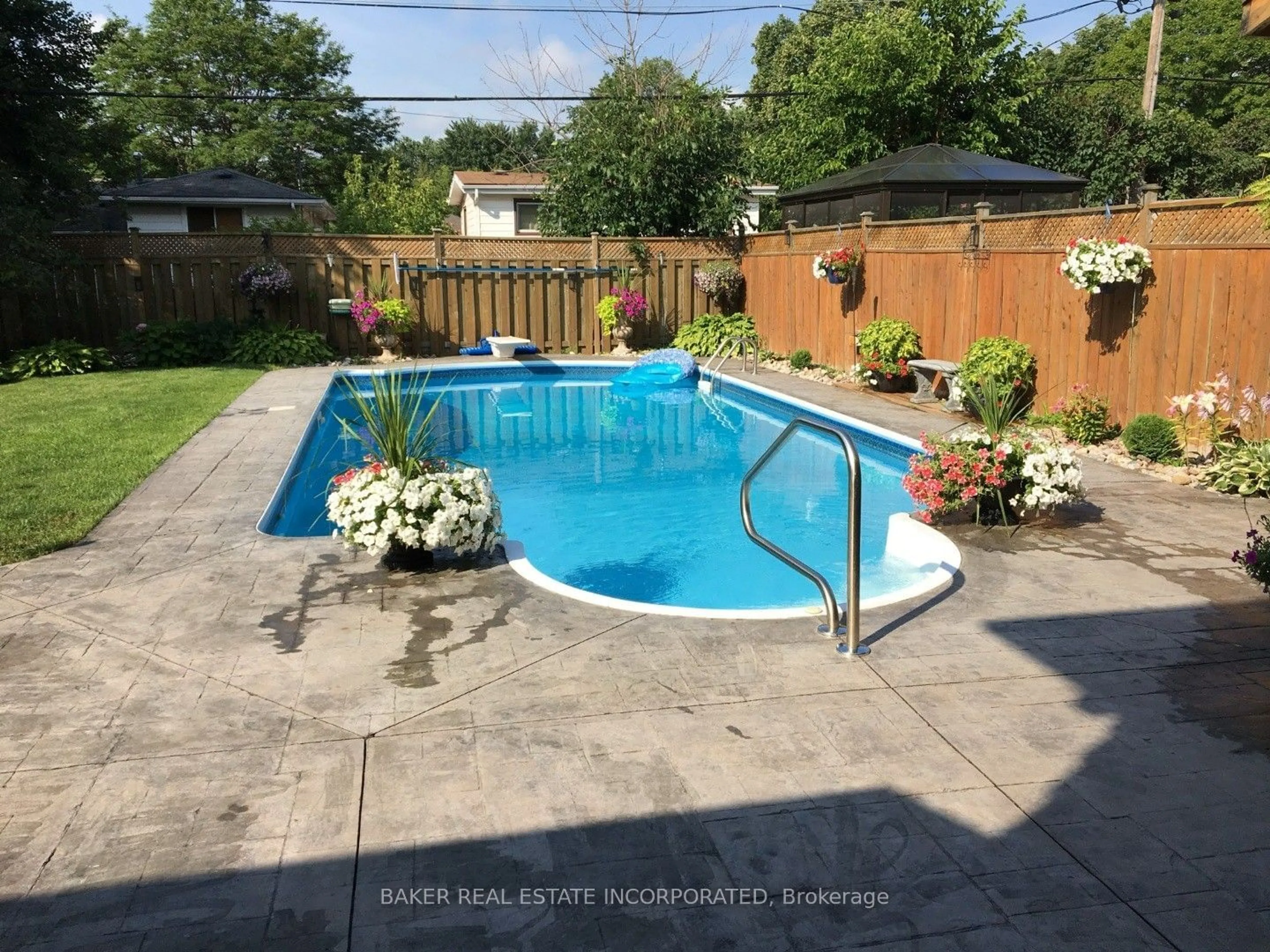 Pool for 644 Mullin Way, Burlington Ontario L7L 4J4