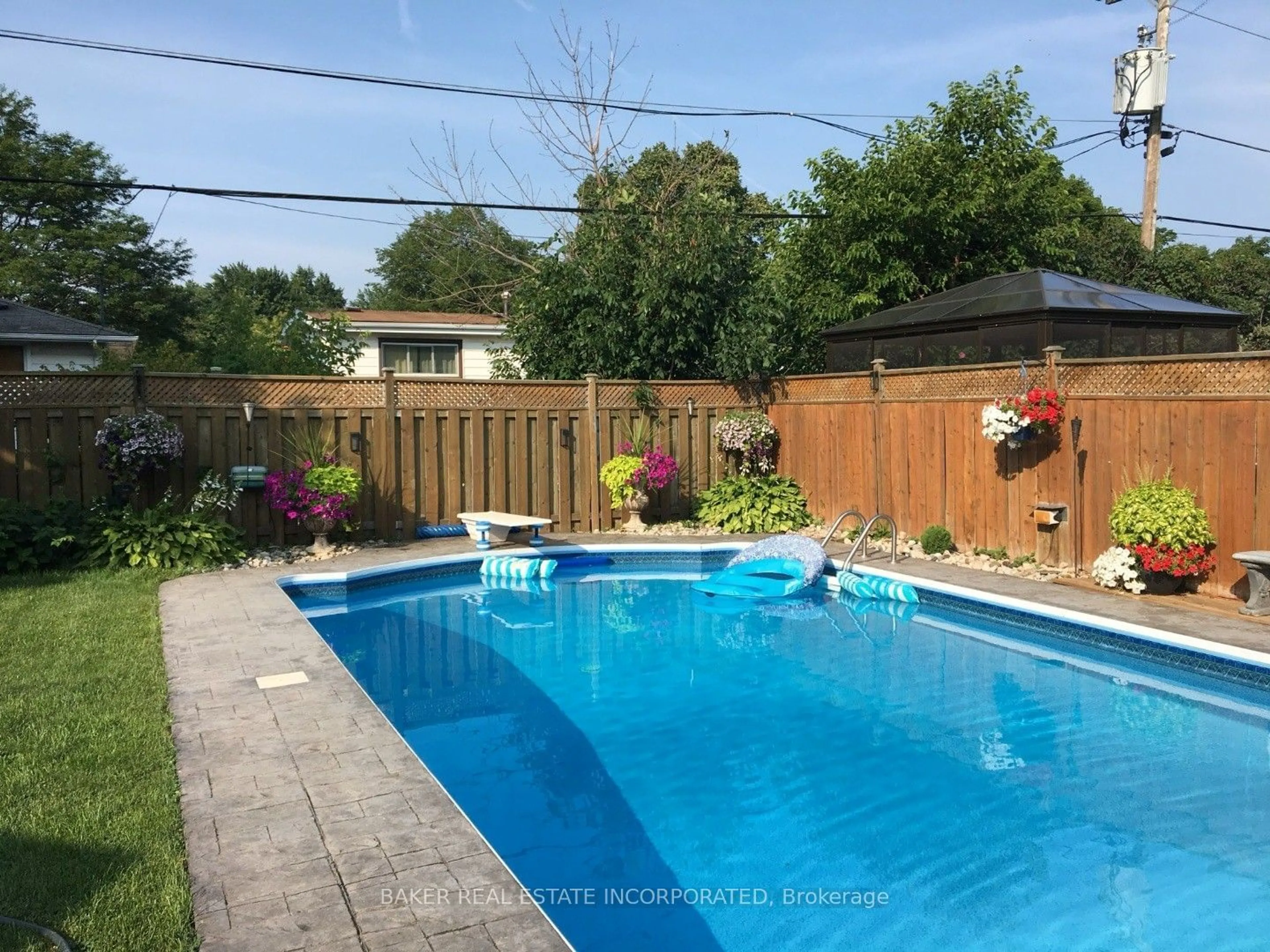 Pool for 644 Mullin Way, Burlington Ontario L7L 4J4