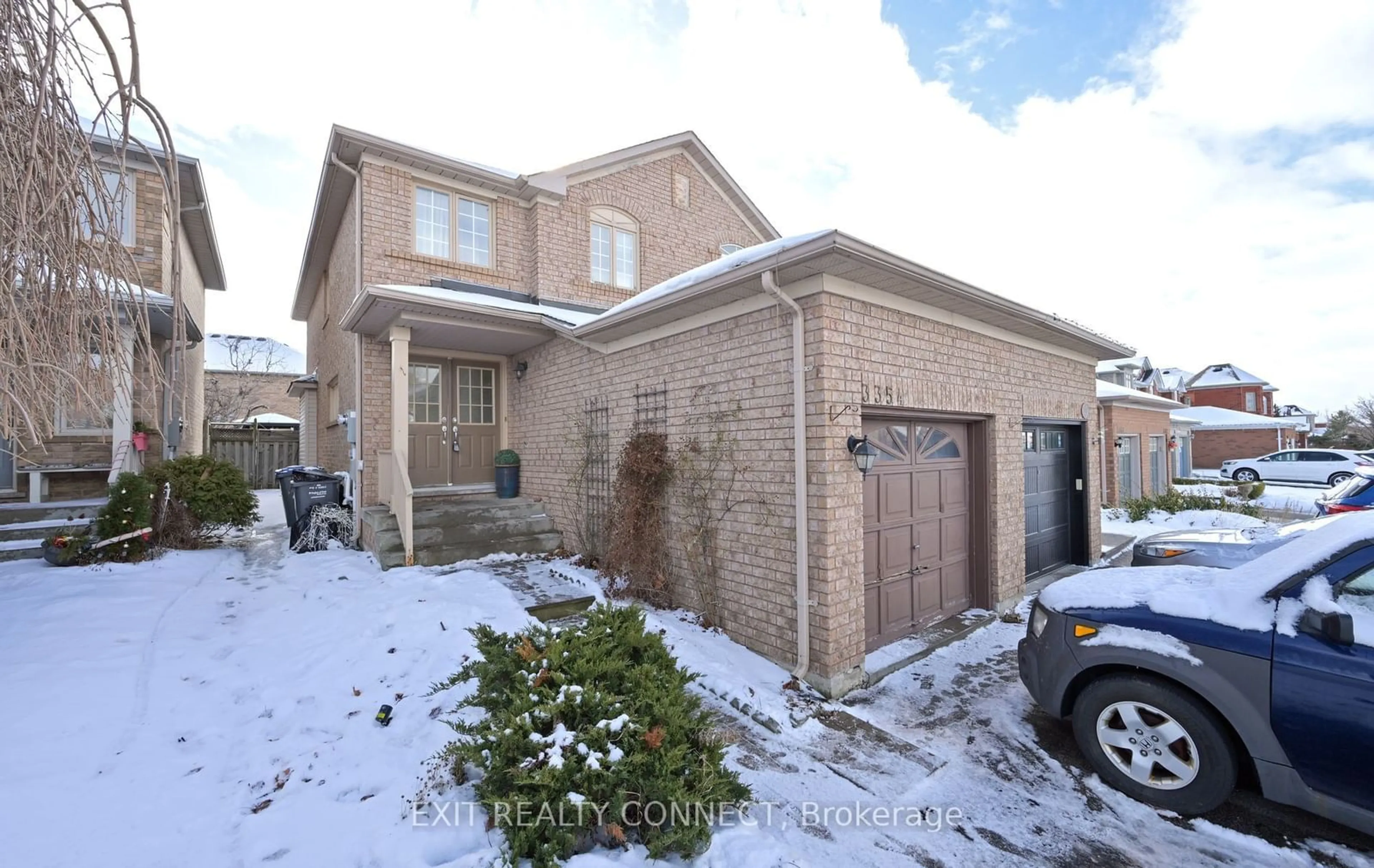 Home with brick exterior material, street for 3354 Scotch Pine Gate, Mississauga Ontario L5N 7M9