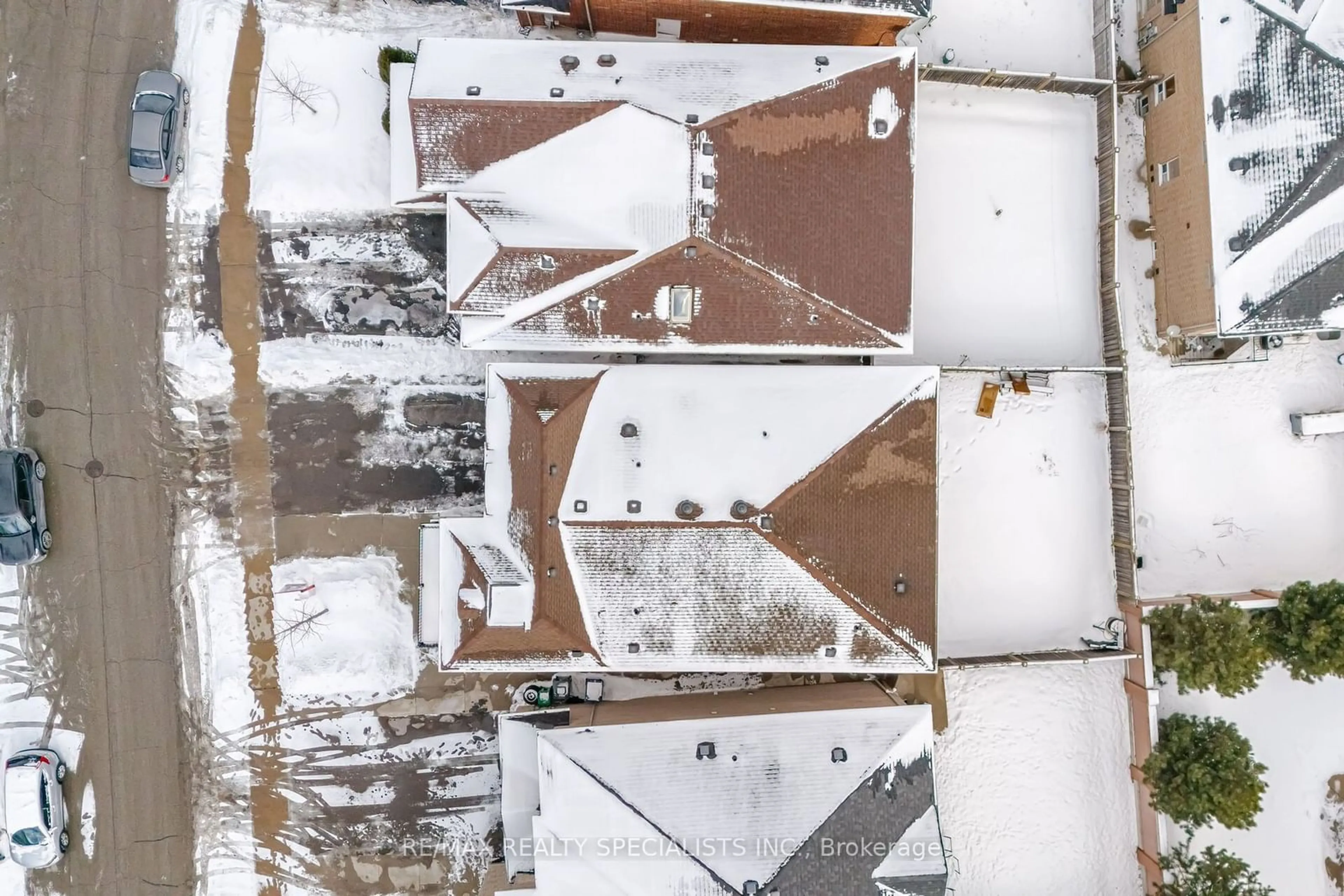 A pic from outside/outdoor area/front of a property/back of a property/a pic from drone, street for 6 Arctic Fox Cres, Brampton Ontario L6R 0J2