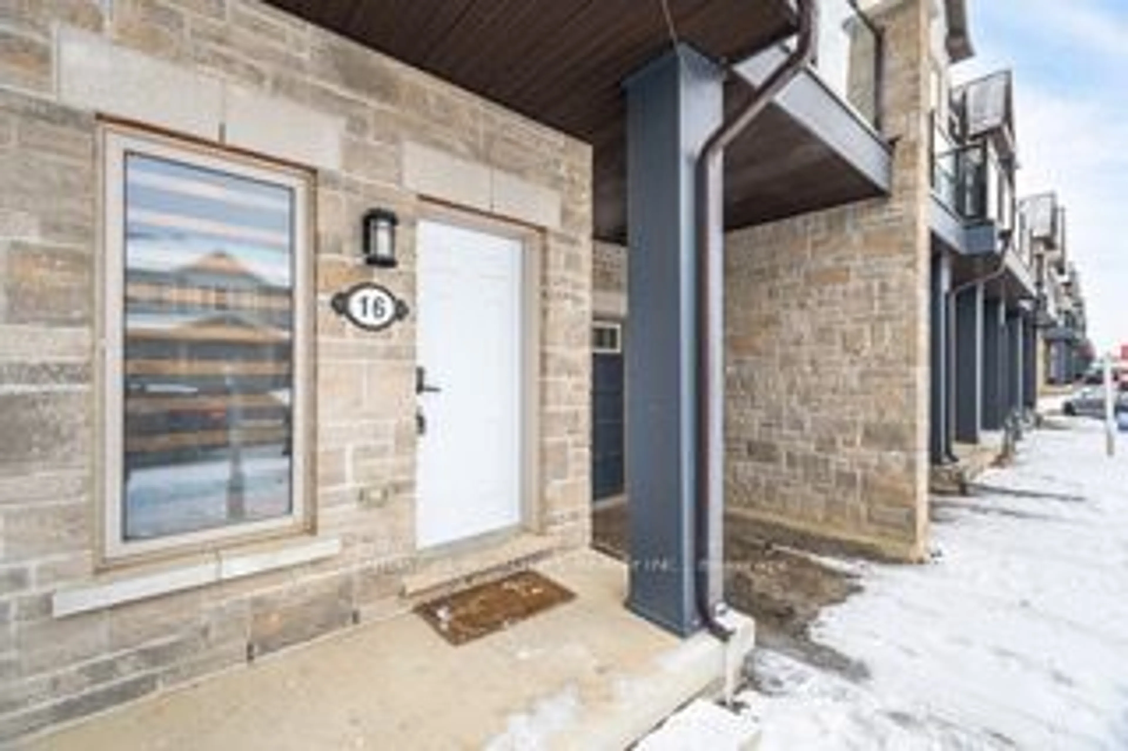 Indoor entryway for 16 Waterville Way, Caledon Ontario L7C 2H1