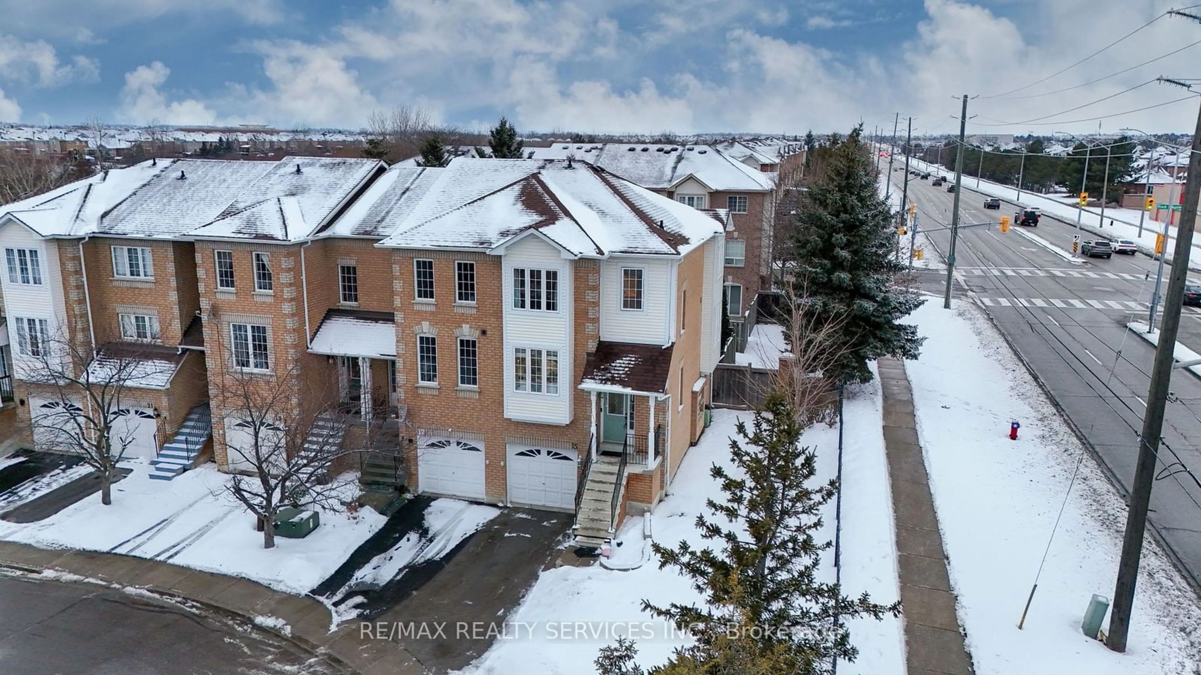 A pic from outside/outdoor area/front of a property/back of a property/a pic from drone, unknown for 9800 Mclaughlin Rd #15, Brampton Ontario L6X 4R1