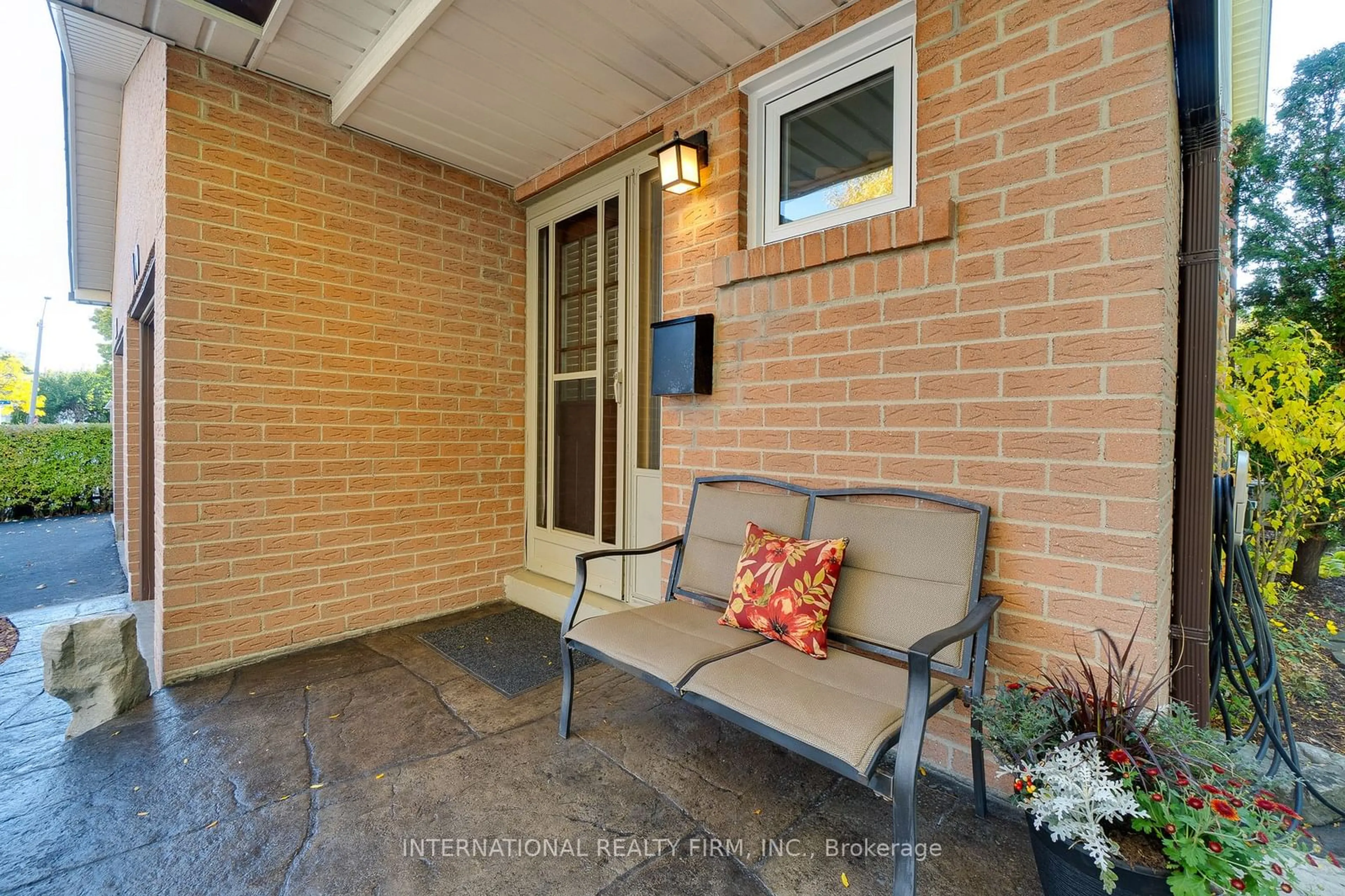 Patio, street for 760 Galloway Cres, Mississauga Ontario L5C 3Y2