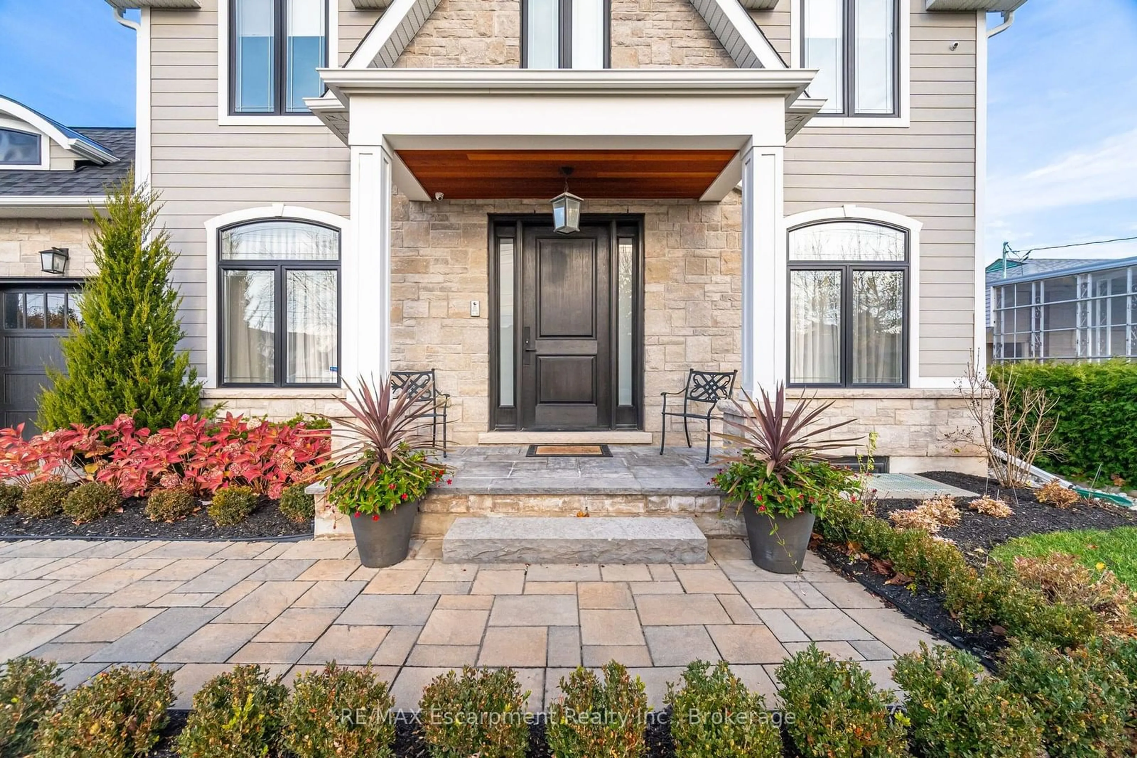 Indoor entryway for 339 Morden Rd, Oakville Ontario L6K 2S9