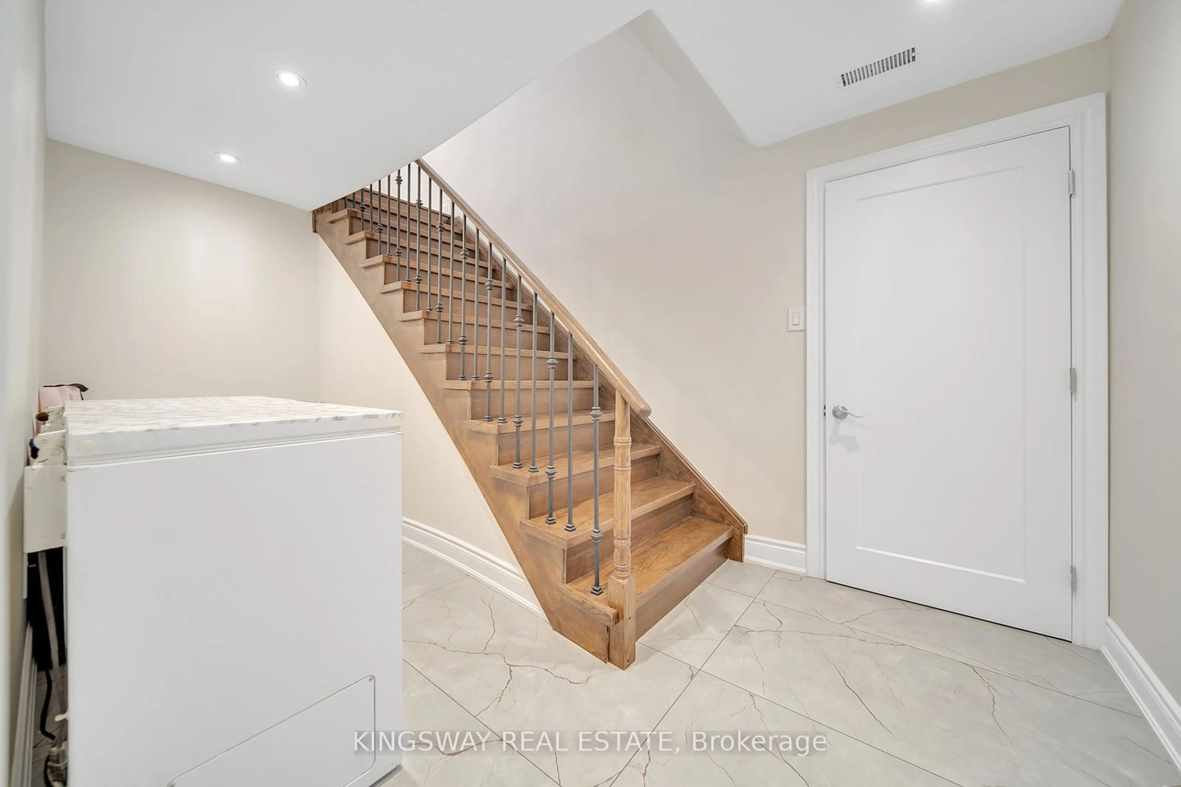 Stairs for 58 Leeward Dr, Brampton Ontario L6S 5V8