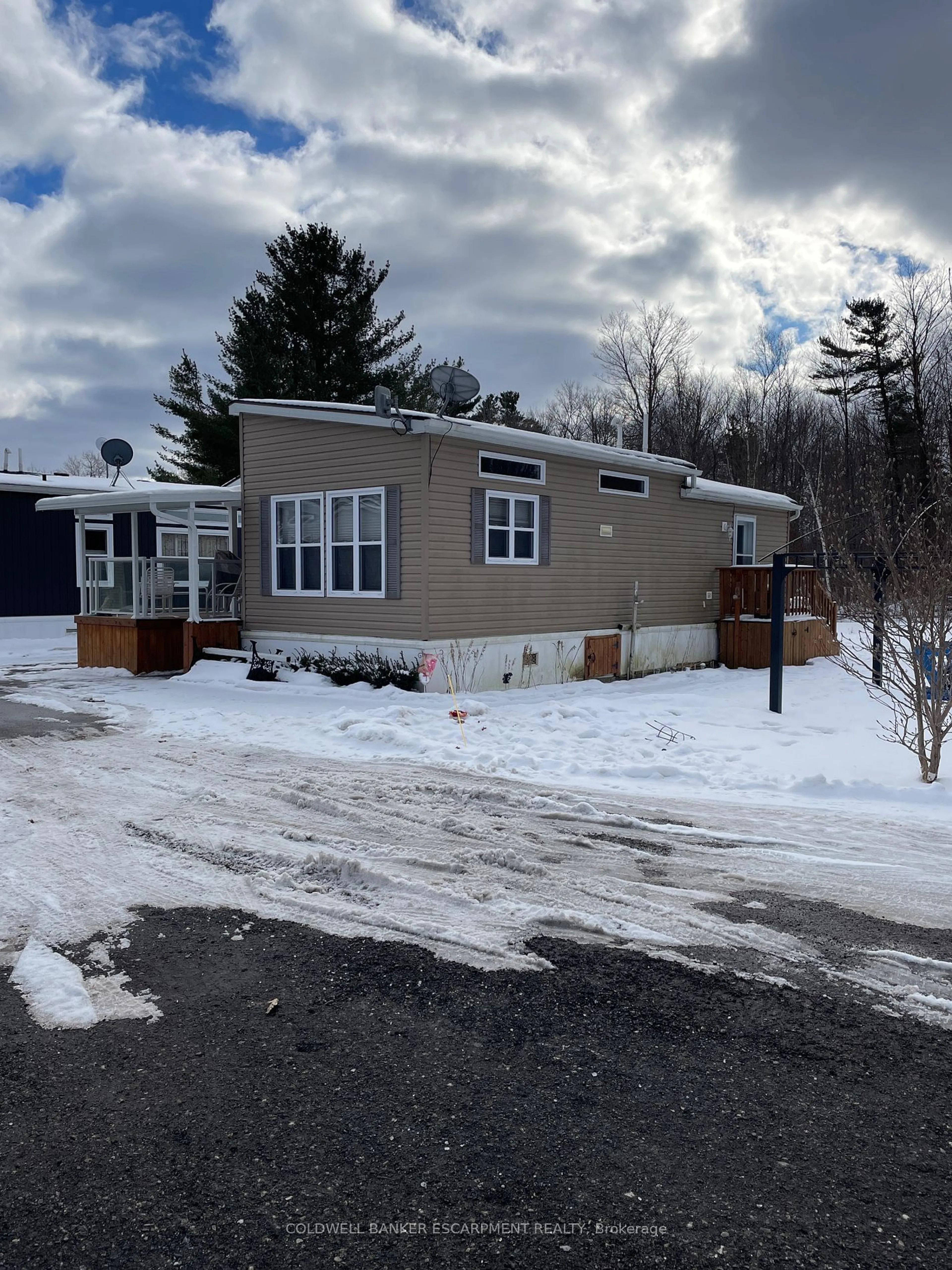 Home with vinyl exterior material, unknown for 4449 Milburough Line #19 Cedar St., Burlington Ontario L7P 0C5