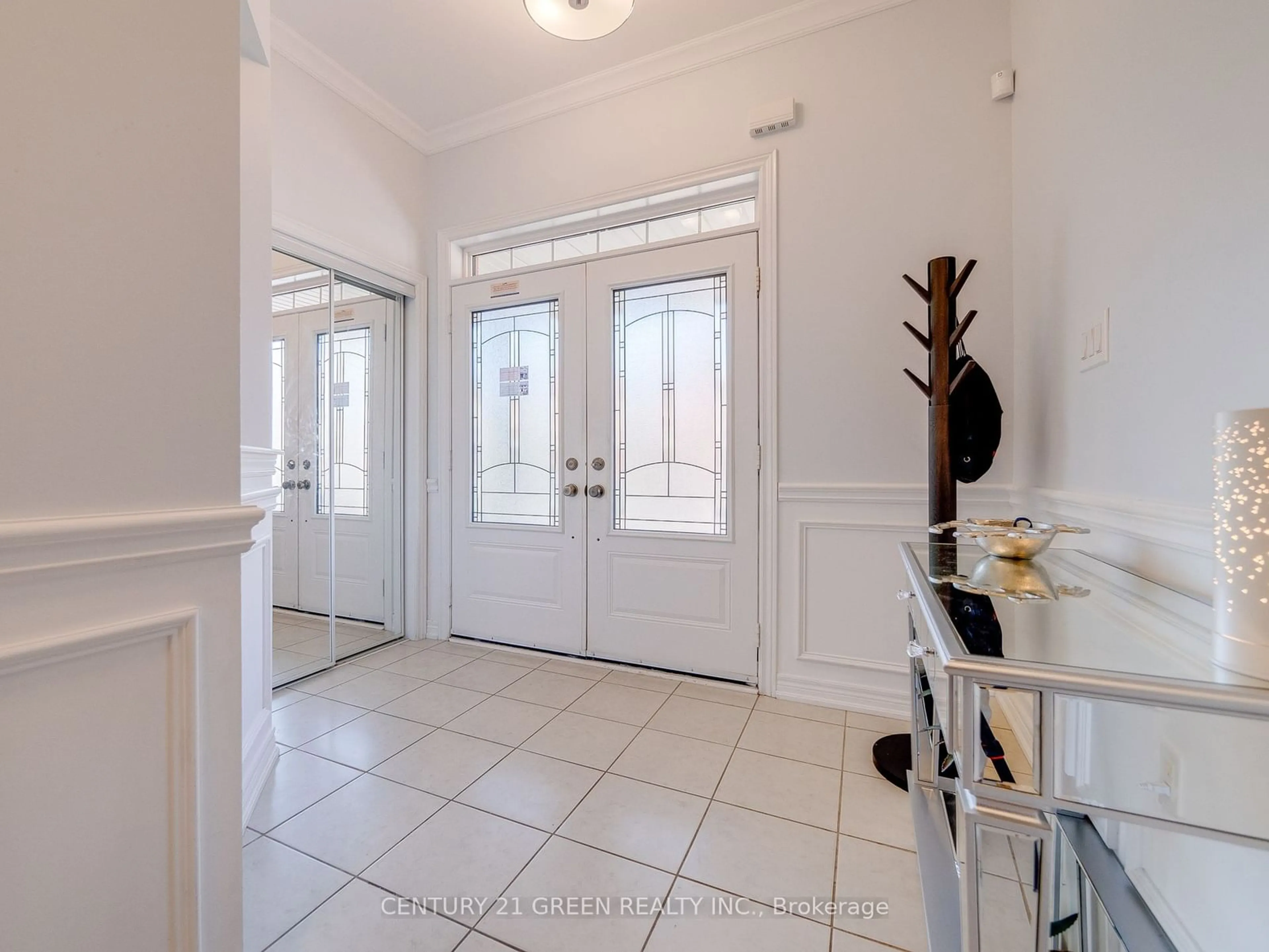 Indoor foyer for 438 Harkin Pl, Milton Ontario L9T 7Y1