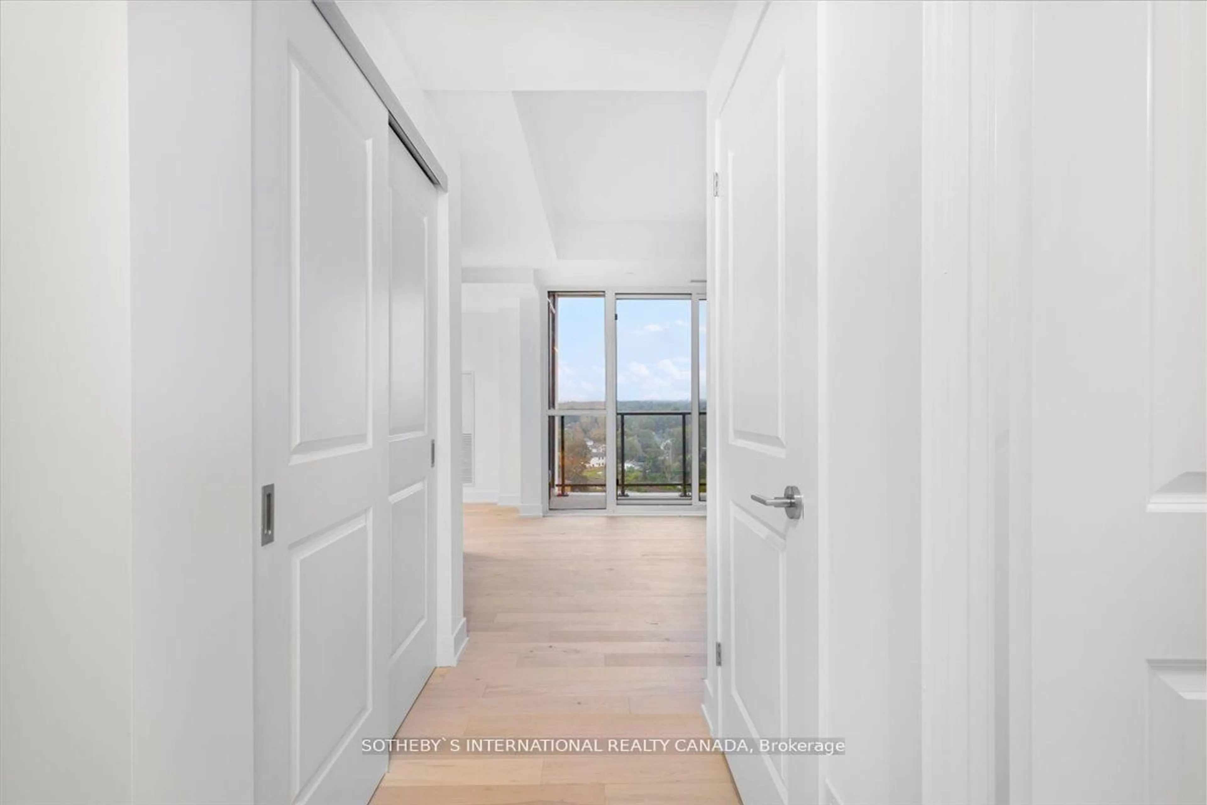 Indoor foyer for 1063 Douglas Mccurdy Comm Circ #1201, Mississauga Ontario L5L 3H9