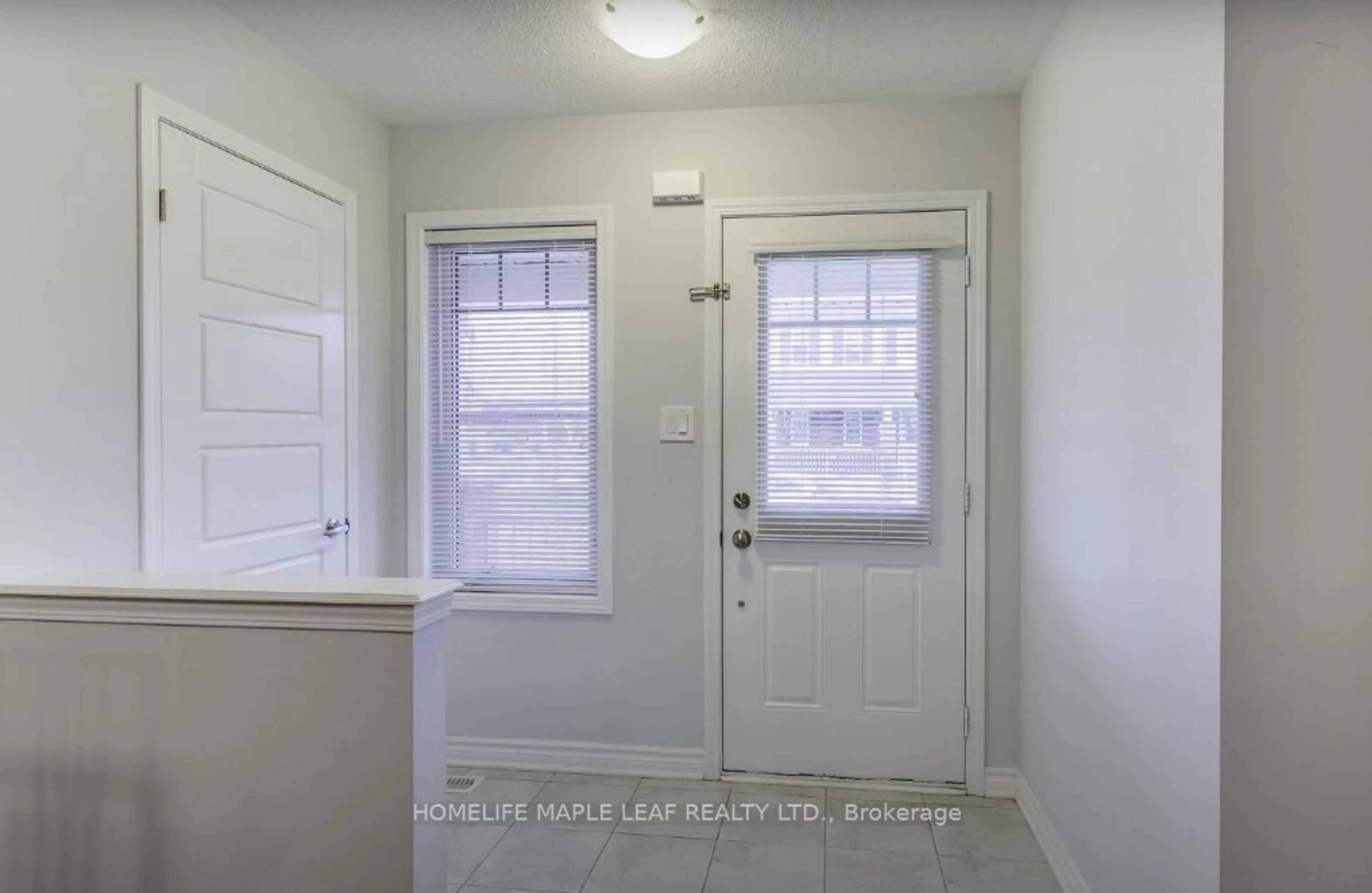 Indoor entryway for 49 Lothbury Dr, Brampton Ontario L7A 4G6