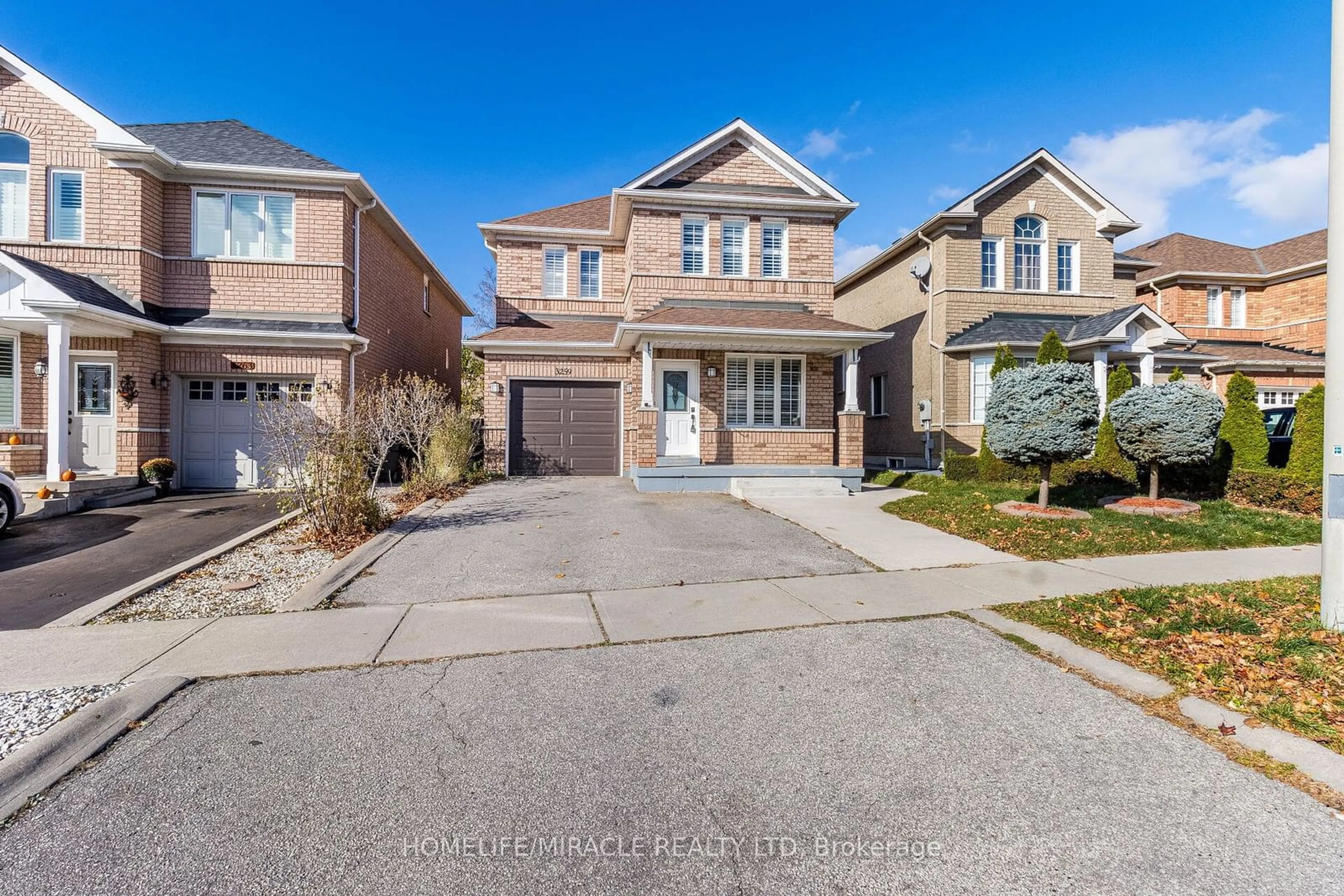 Home with brick exterior material, street for 3259 Scotch Pine Gate, Mississauga Ontario L5N 8E6