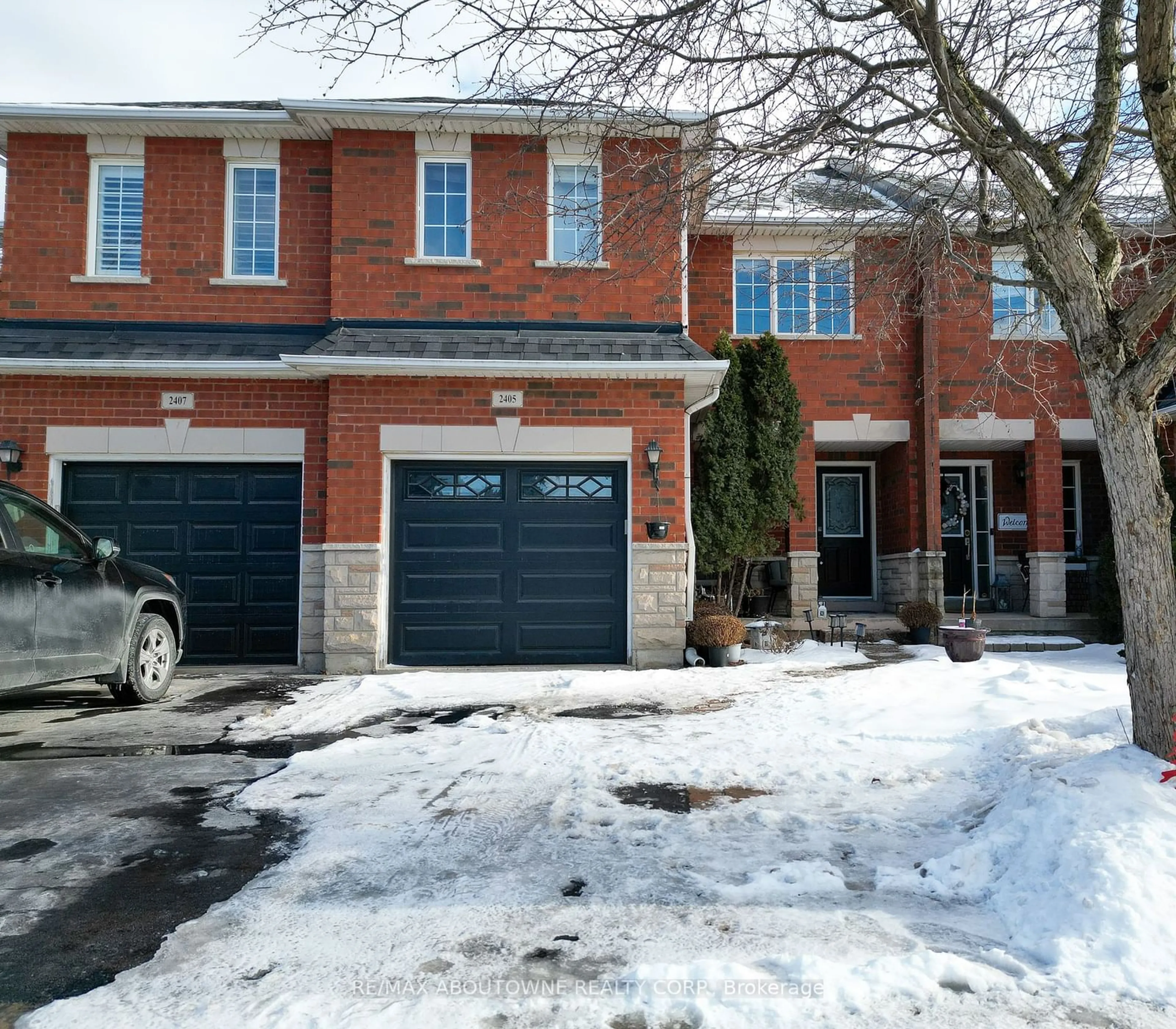 Home with brick exterior material, street for 2405 Newcastle Cres, Oakville Ontario L6M 4P8