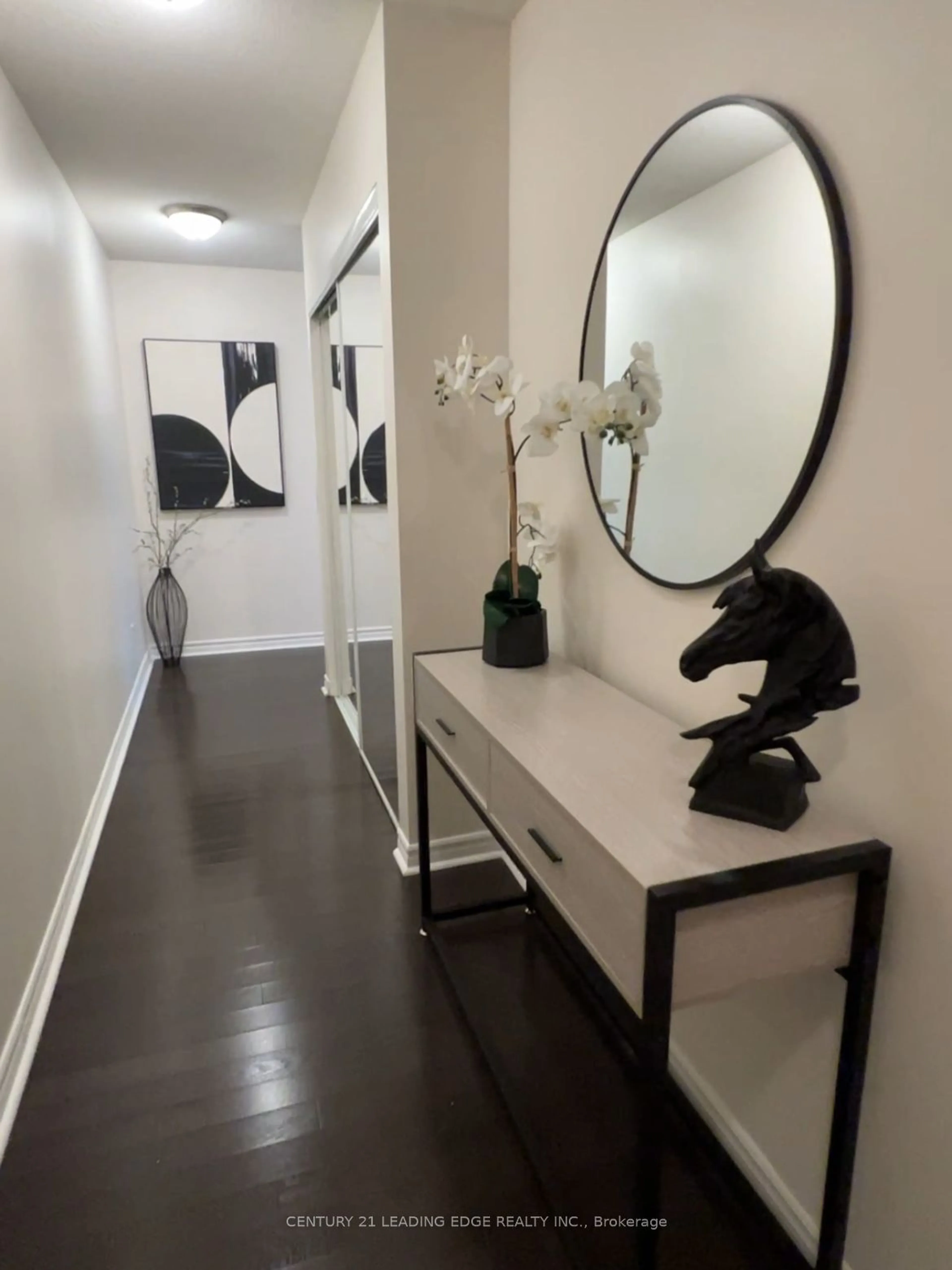 Indoor entryway for 4080 Living Arts Dr #710, Mississauga Ontario L5B 4N3