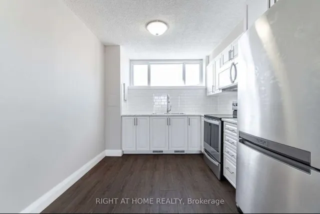 Additional image 23 of 4673 Jane St Unit 621