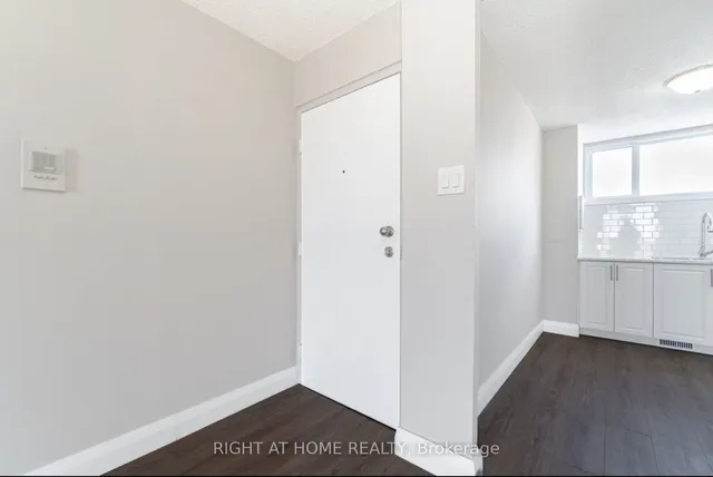 Additional image 31 of 4673 Jane St Unit 621