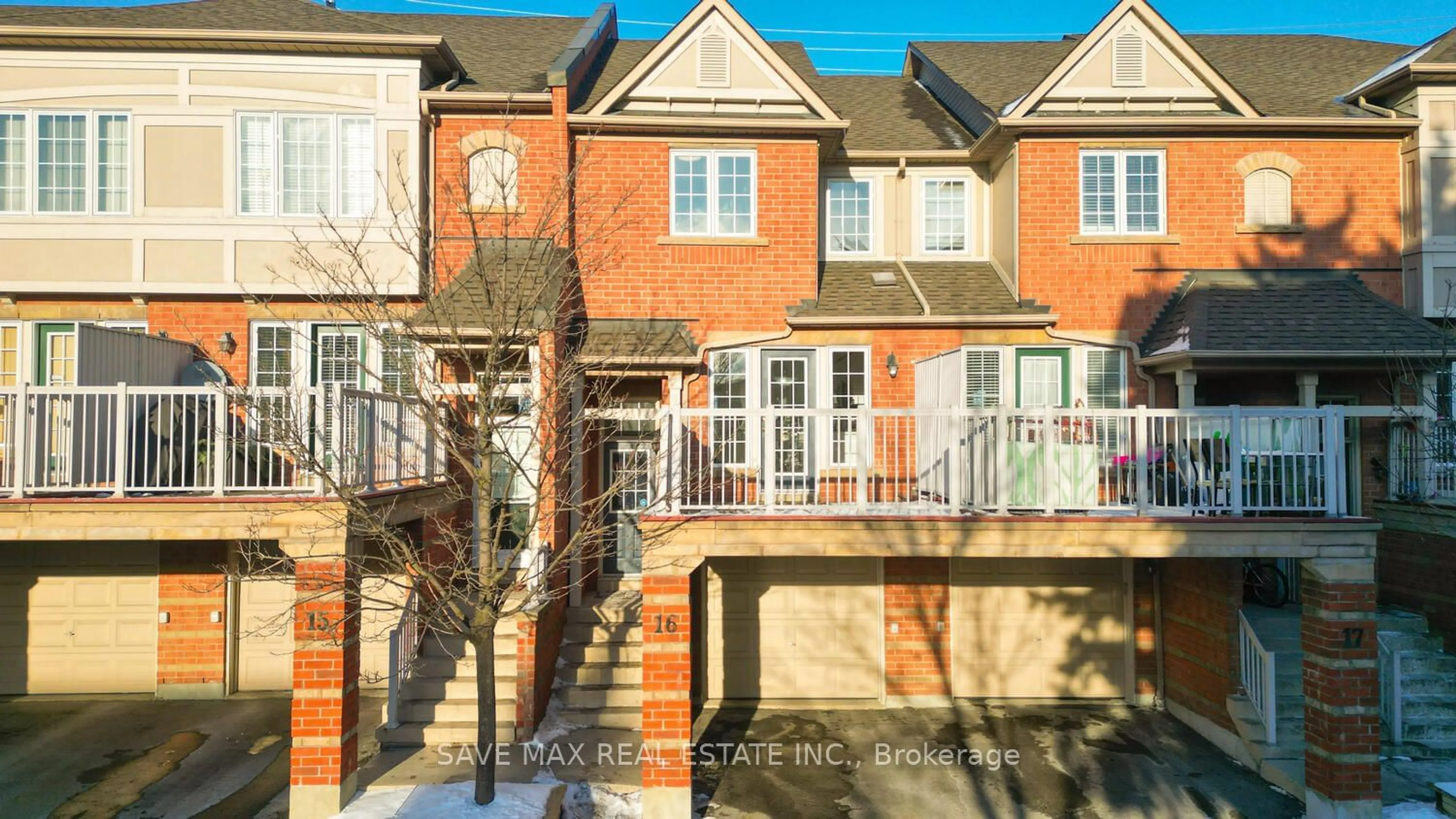 Home with brick exterior material, street for 38 Fairview Rd #16, Mississauga Ontario L5B 4J8