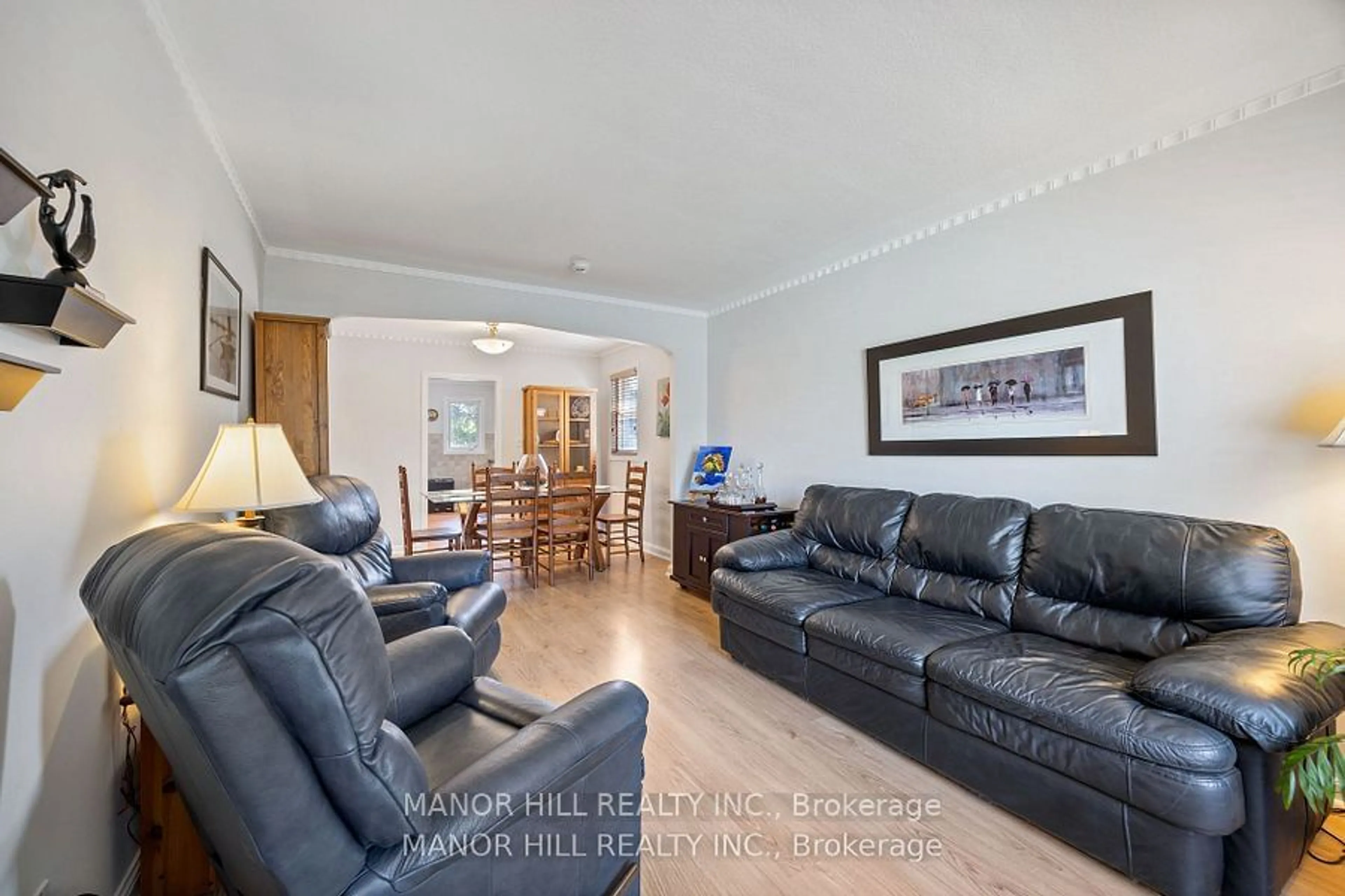 Living room with furniture, unknown for 31 Chartwell Rd, Toronto Ontario M8Z 4E9