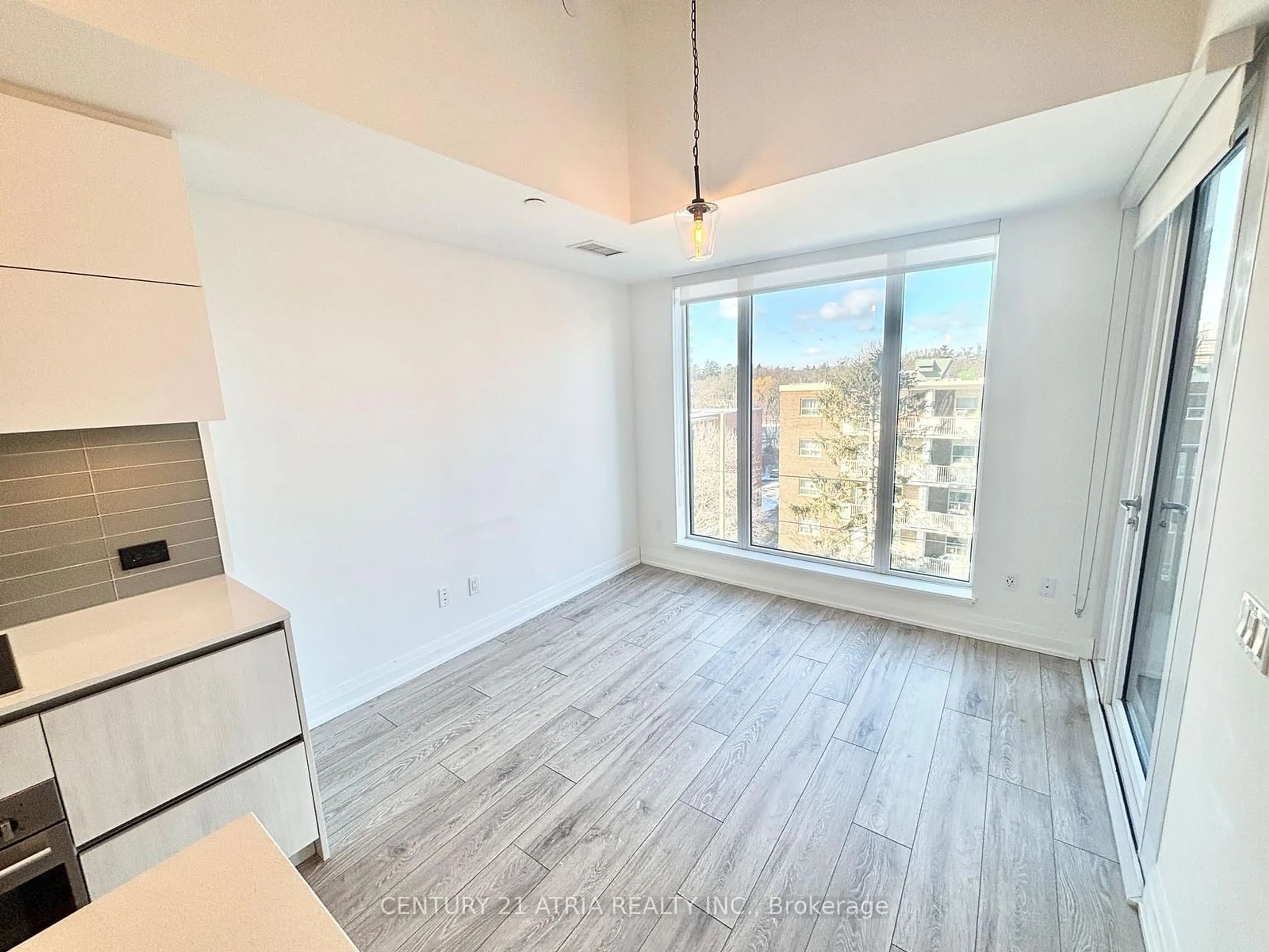 A pic of a room for 21 Park St #712, Mississauga Ontario L5G 1L7