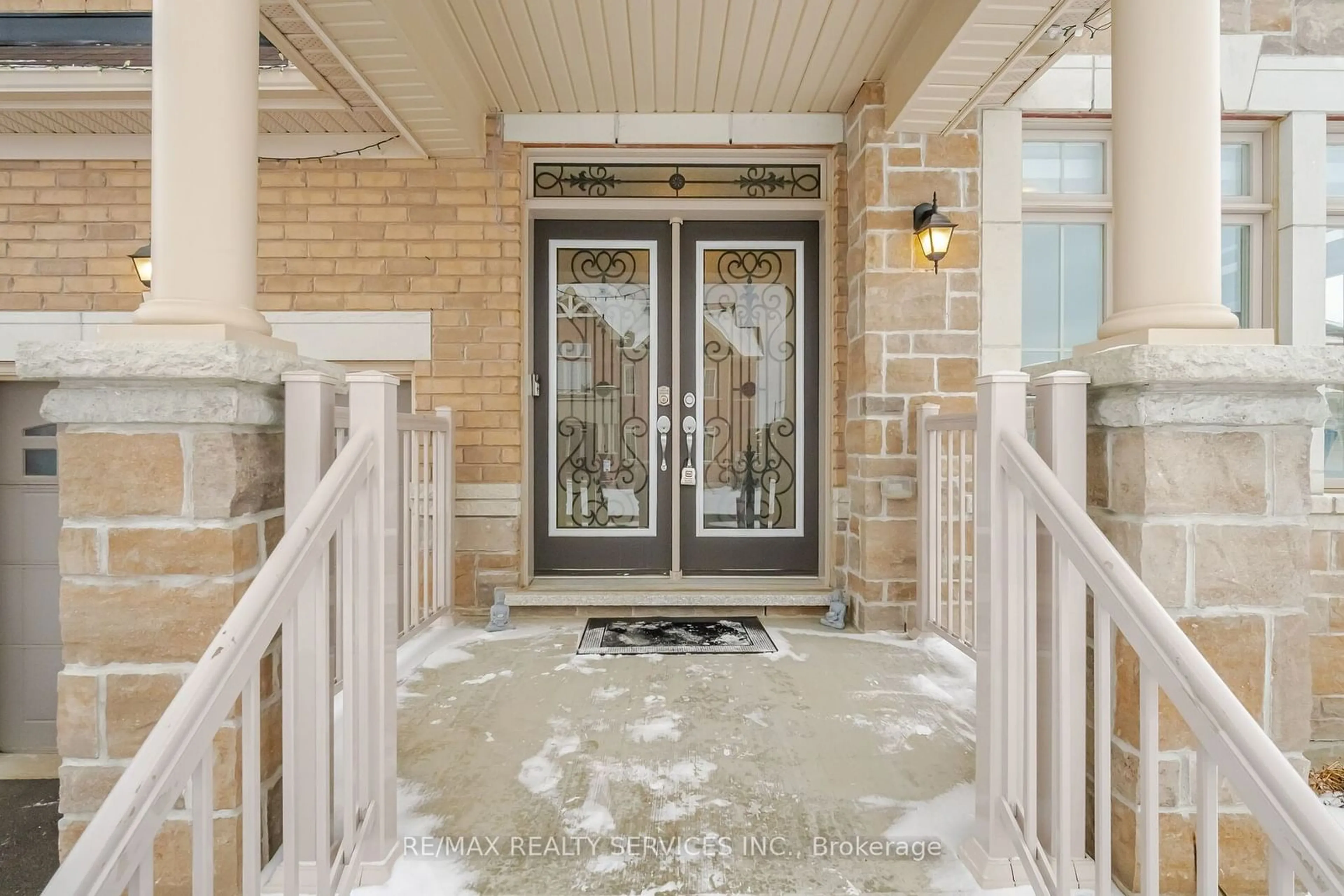 Indoor entryway for 20 Royal Fern Cres, Caledon Ontario L7C 4G7