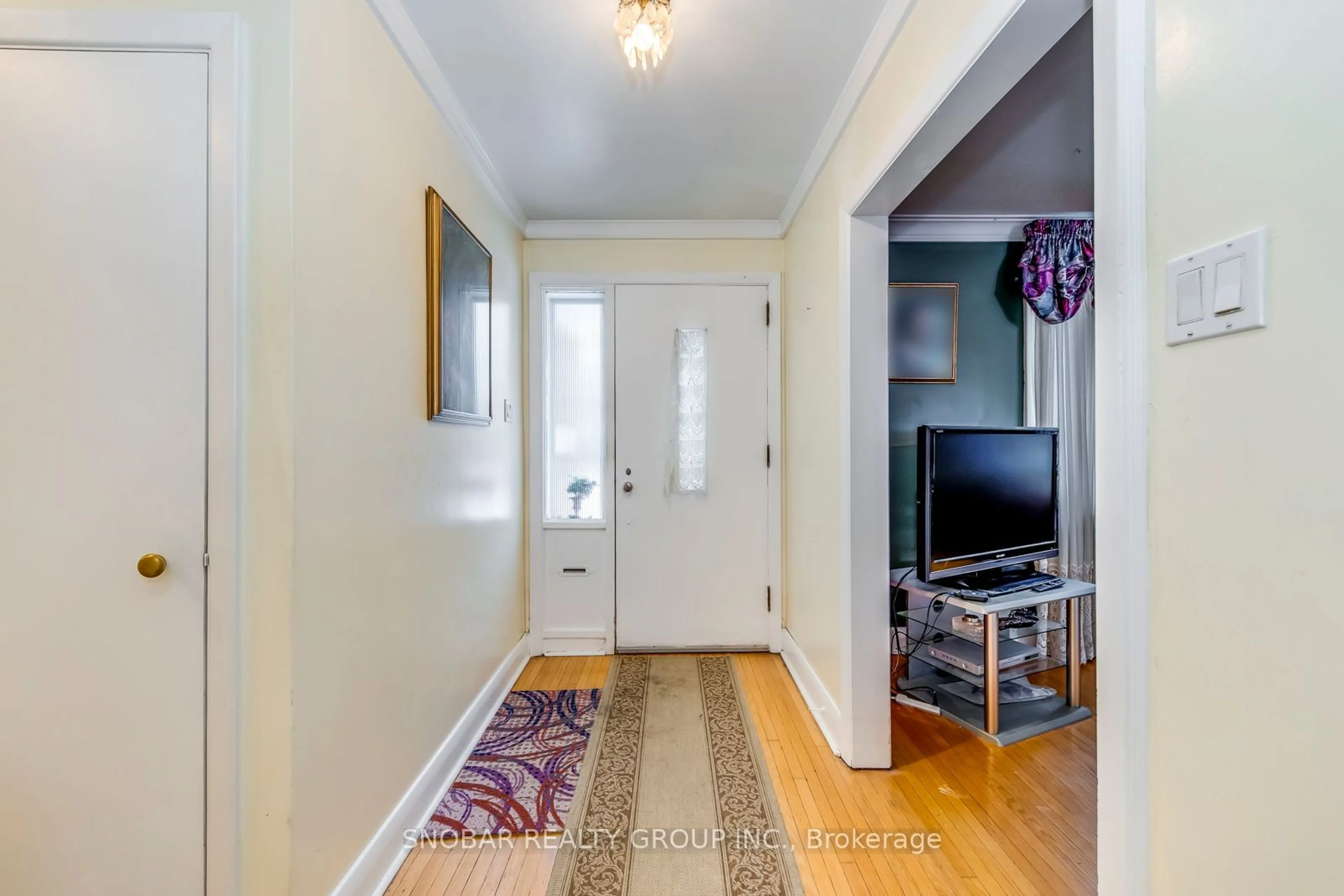 Indoor entryway for 47 Leggett Ave, Toronto Ontario M9P 1X3