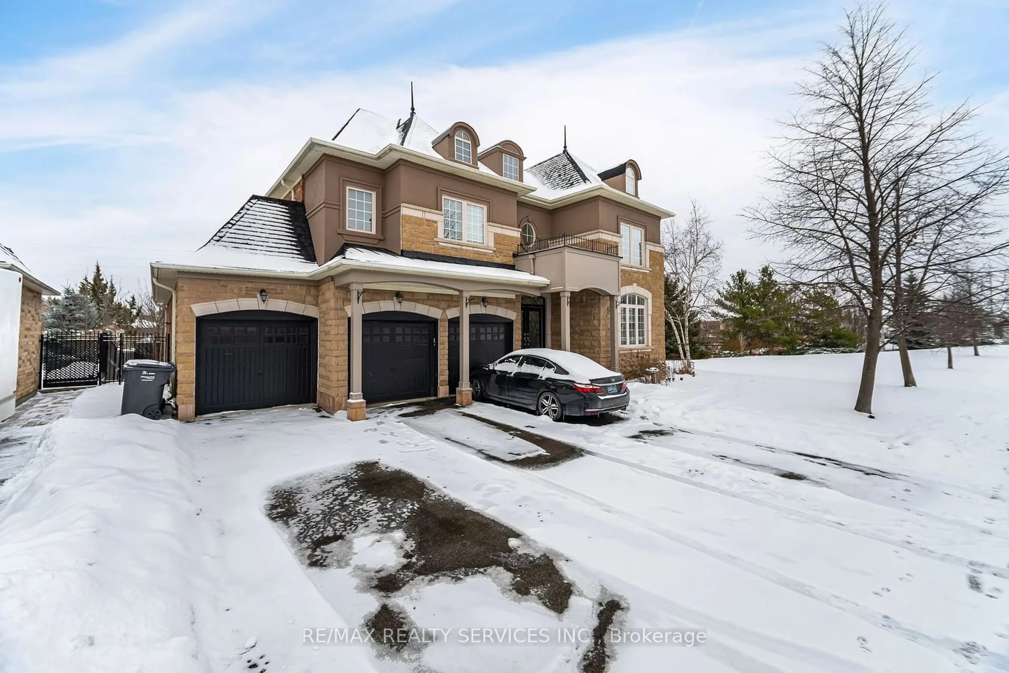 A pic from outside/outdoor area/front of a property/back of a property/a pic from drone, street for 64 Louvain Dr, Brampton Ontario L6P 1Y9