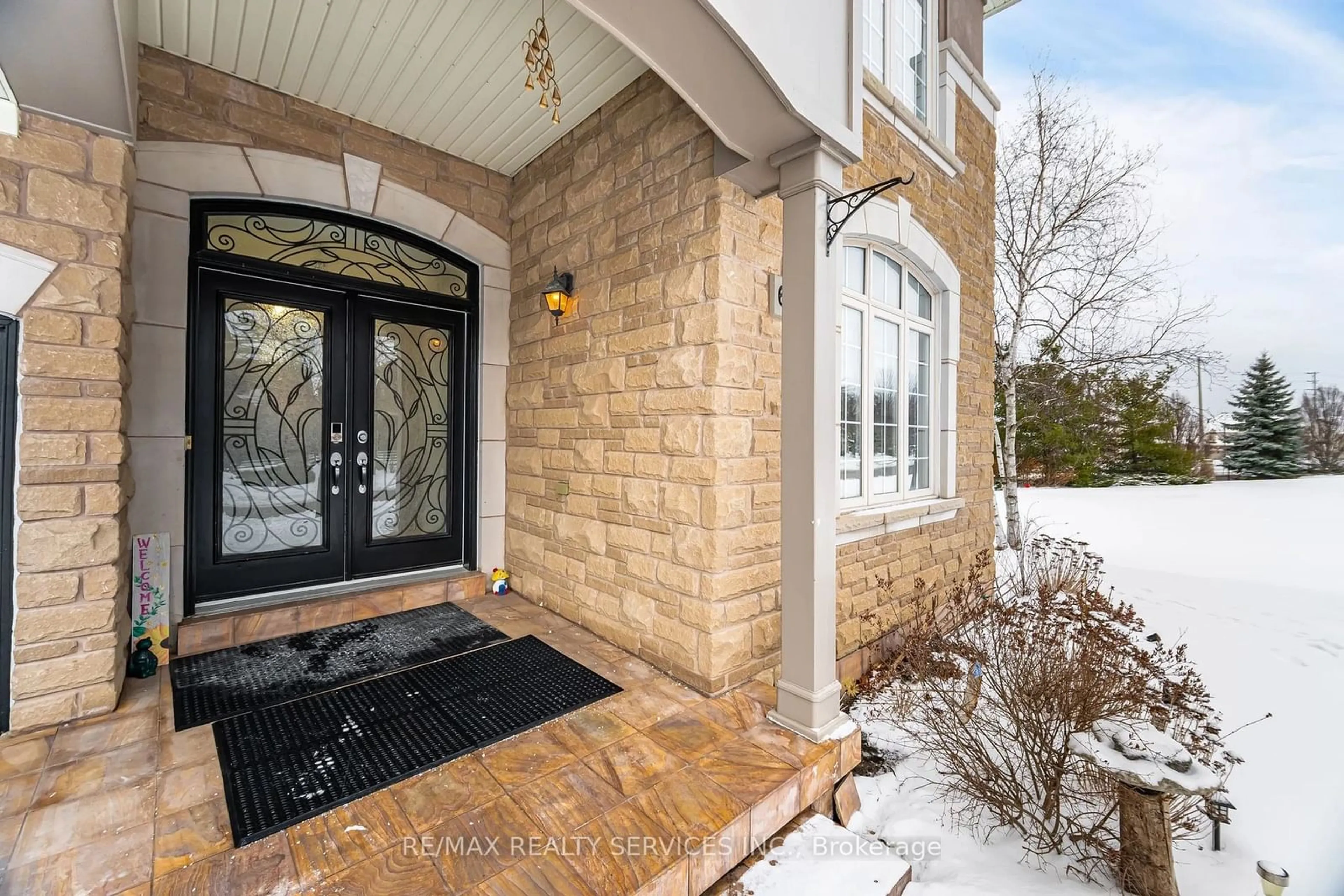 Indoor entryway for 64 Louvain Dr, Brampton Ontario L6P 1Y9