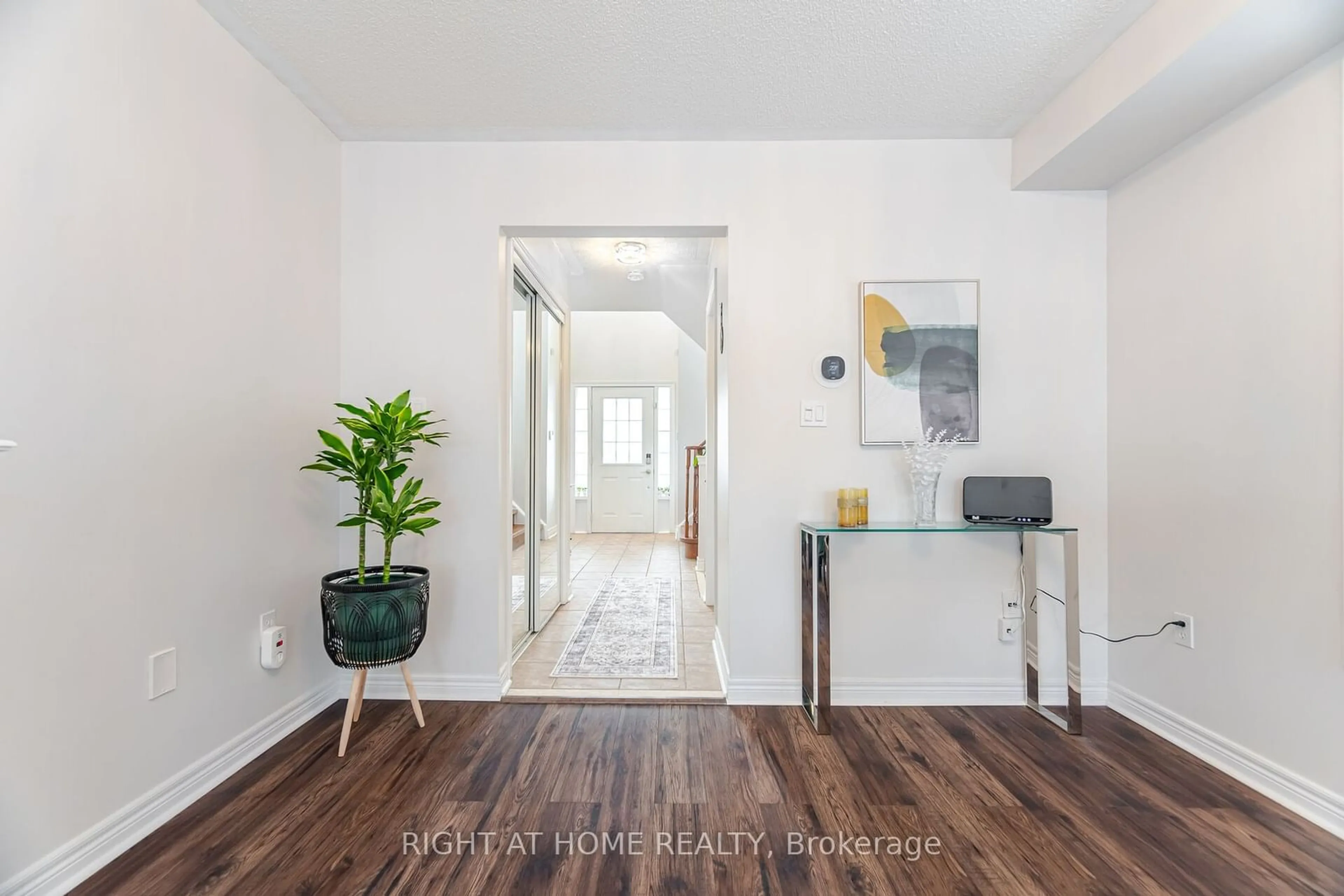 Indoor entryway for 1071 Kennedy Circ, Milton Ontario L9T 5S5