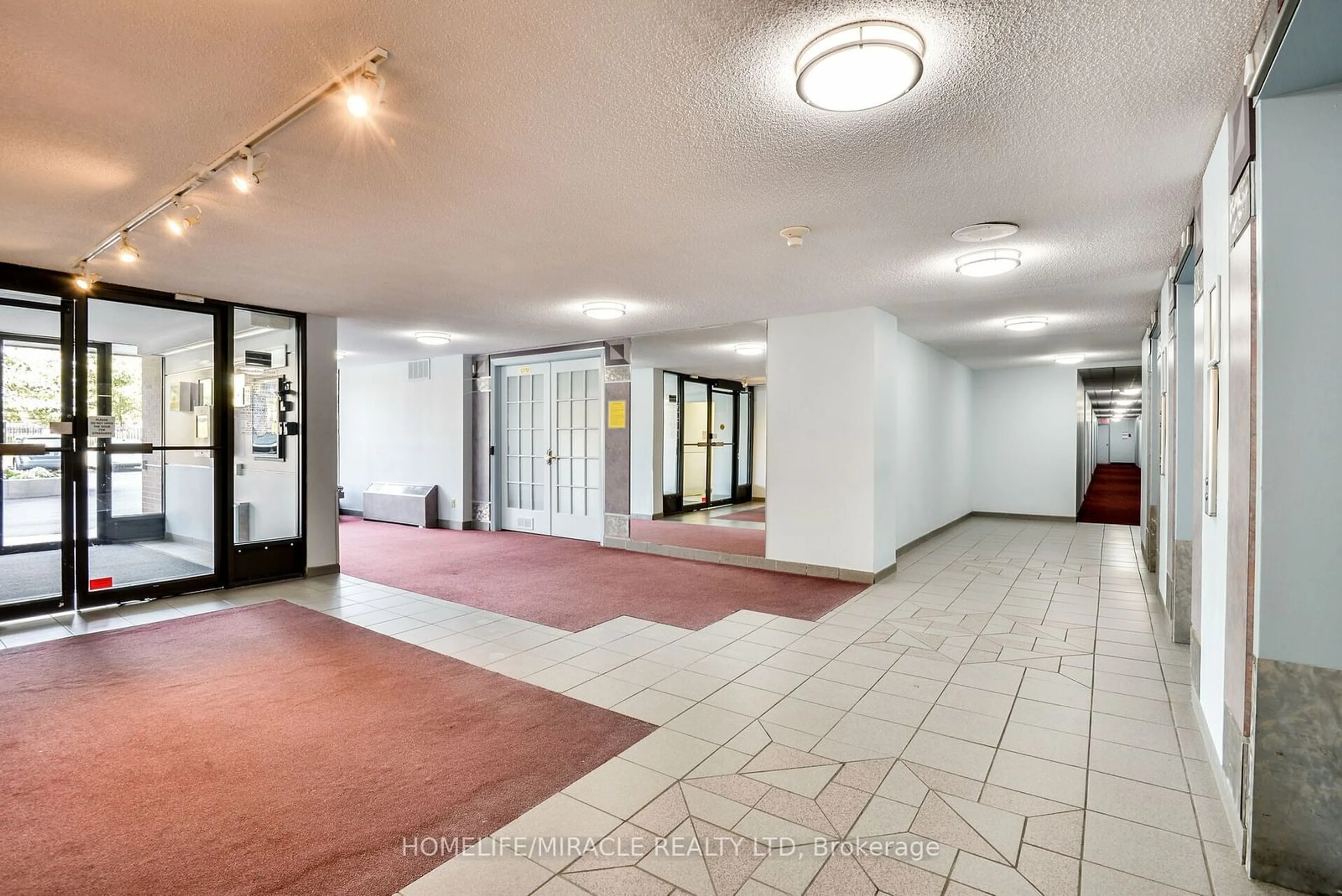 Indoor foyer for 25 Kensington Rd #410, Brampton Ontario L6T 3W8