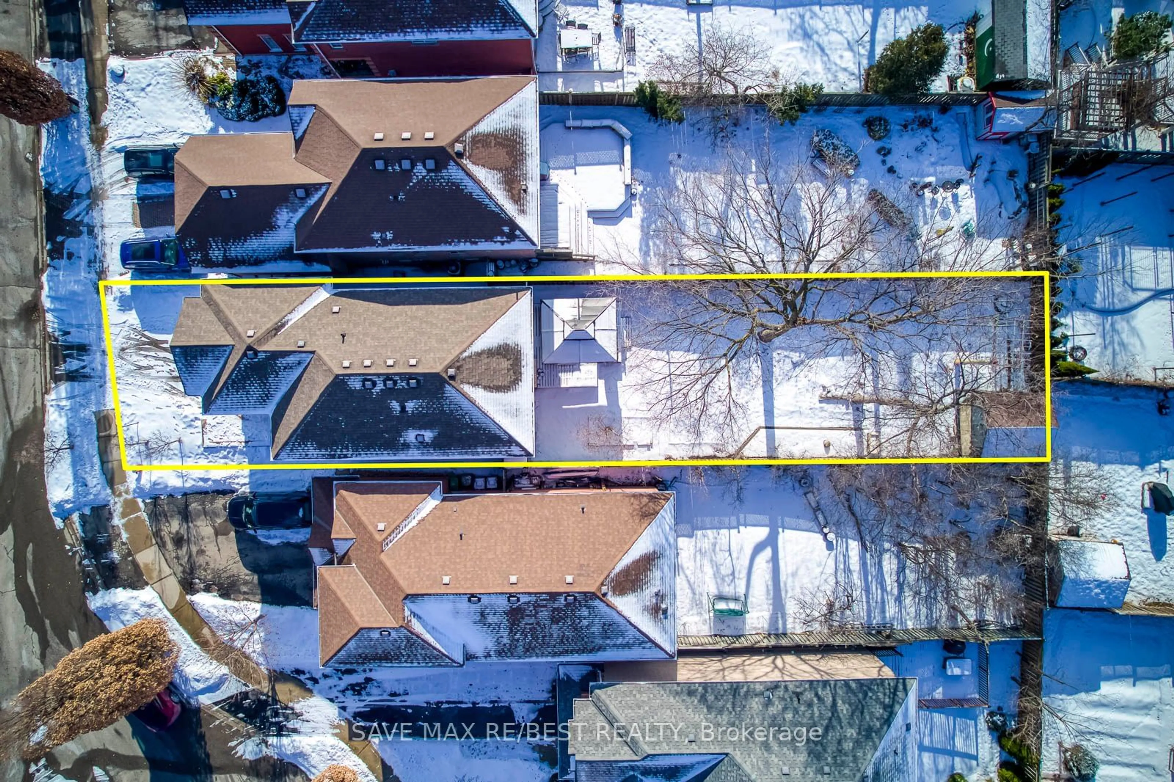 A pic from outside/outdoor area/front of a property/back of a property/a pic from drone, city buildings view from balcony for 277 Cossack Crt, Mississauga Ontario L5B 4C2