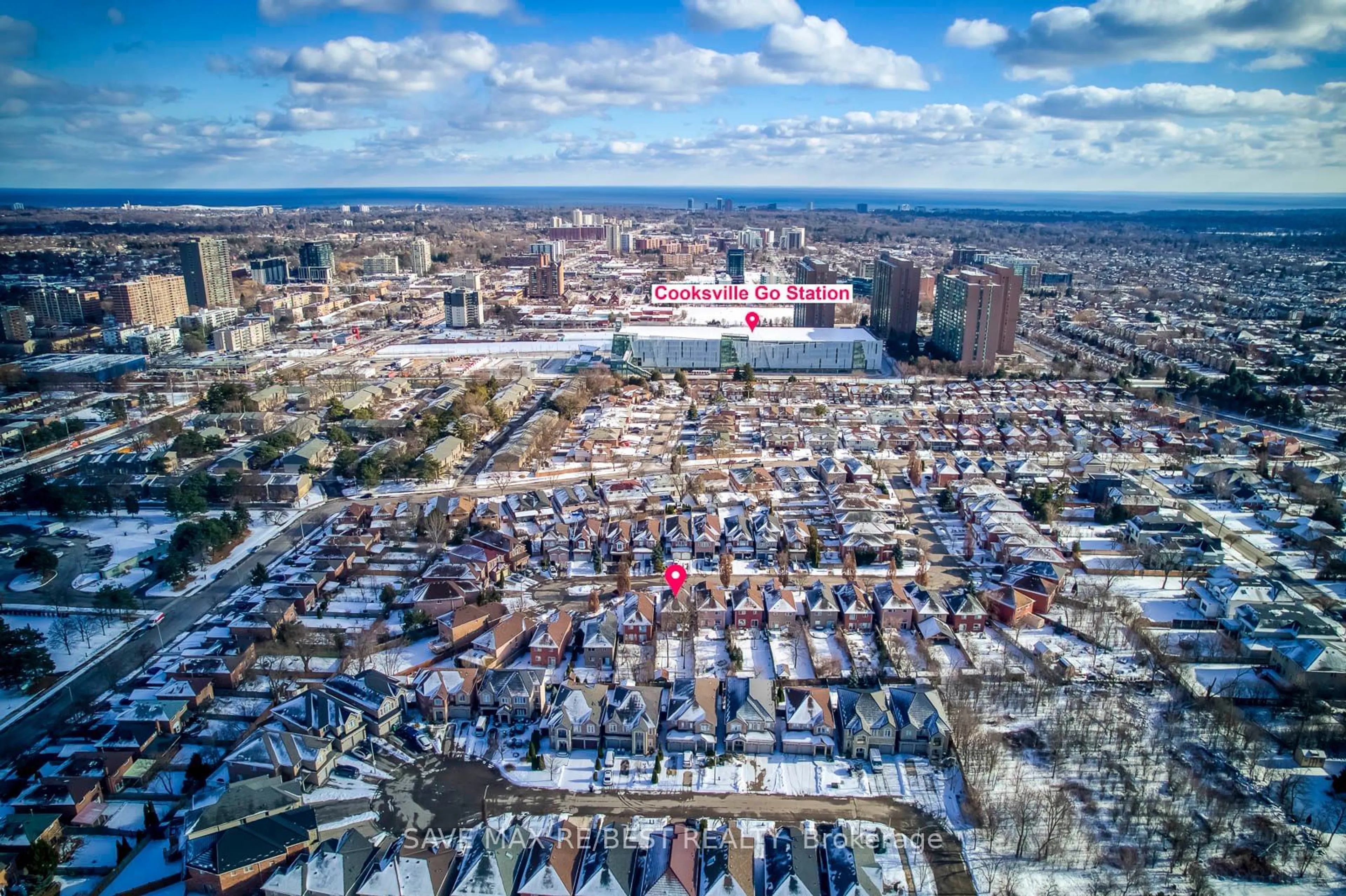 A pic from outside/outdoor area/front of a property/back of a property/a pic from drone, city buildings view from balcony for 277 Cossack Crt, Mississauga Ontario L5B 4C2