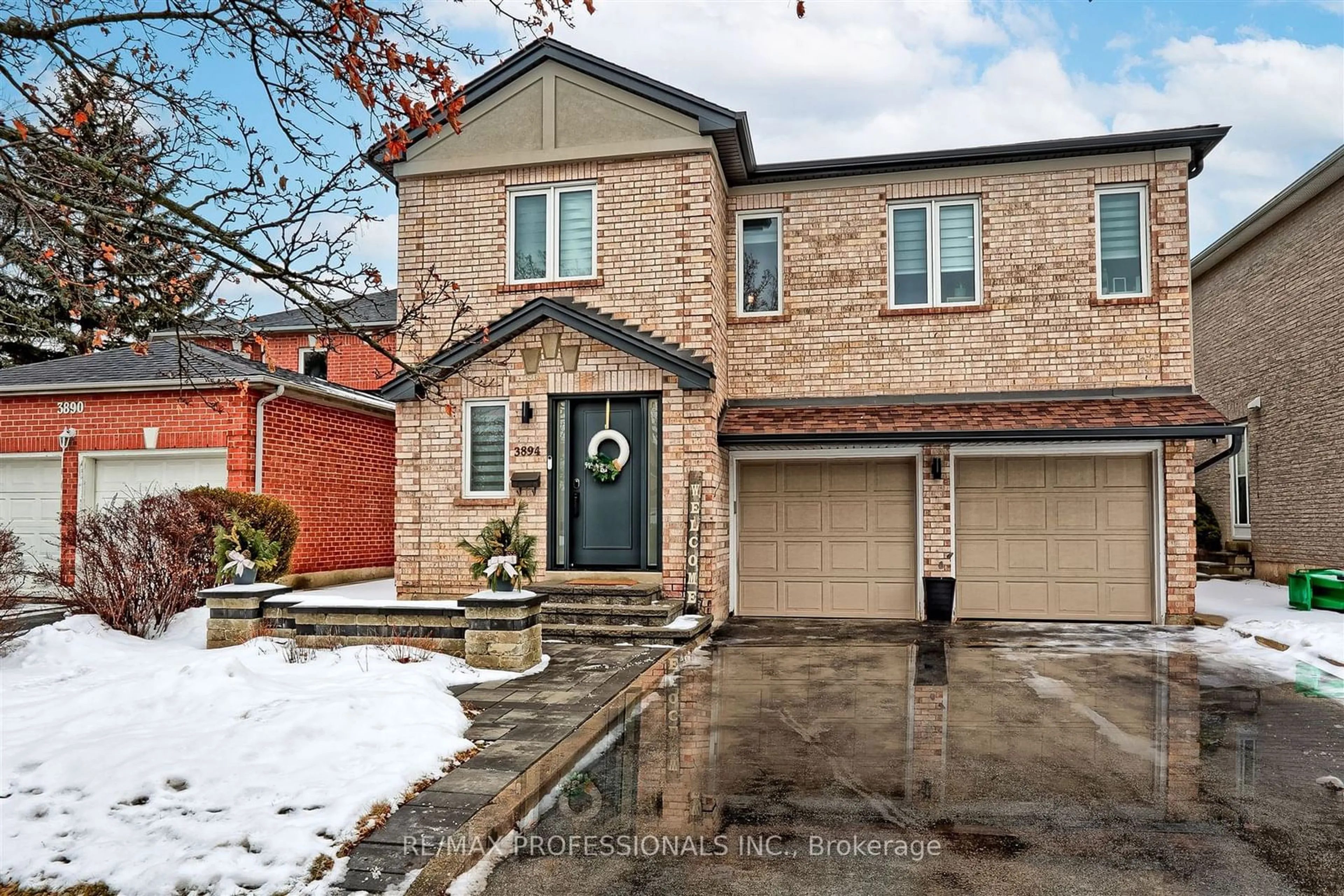 Home with brick exterior material, street for 3894 Renfrew Cres, Mississauga Ontario L5L 4J9