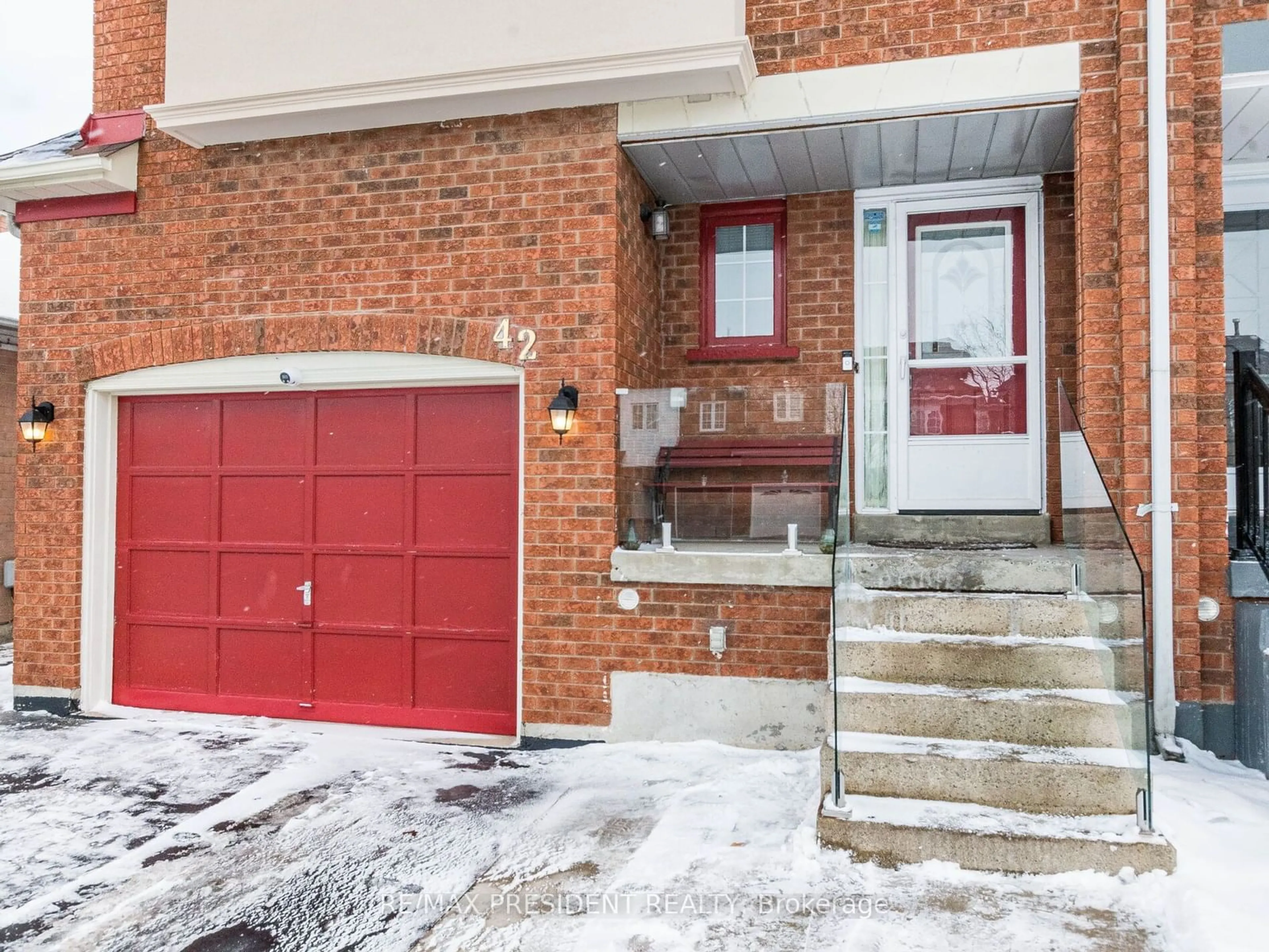 Home with brick exterior material, street for 42 Ural Circ, Brampton Ontario L6R 1H3