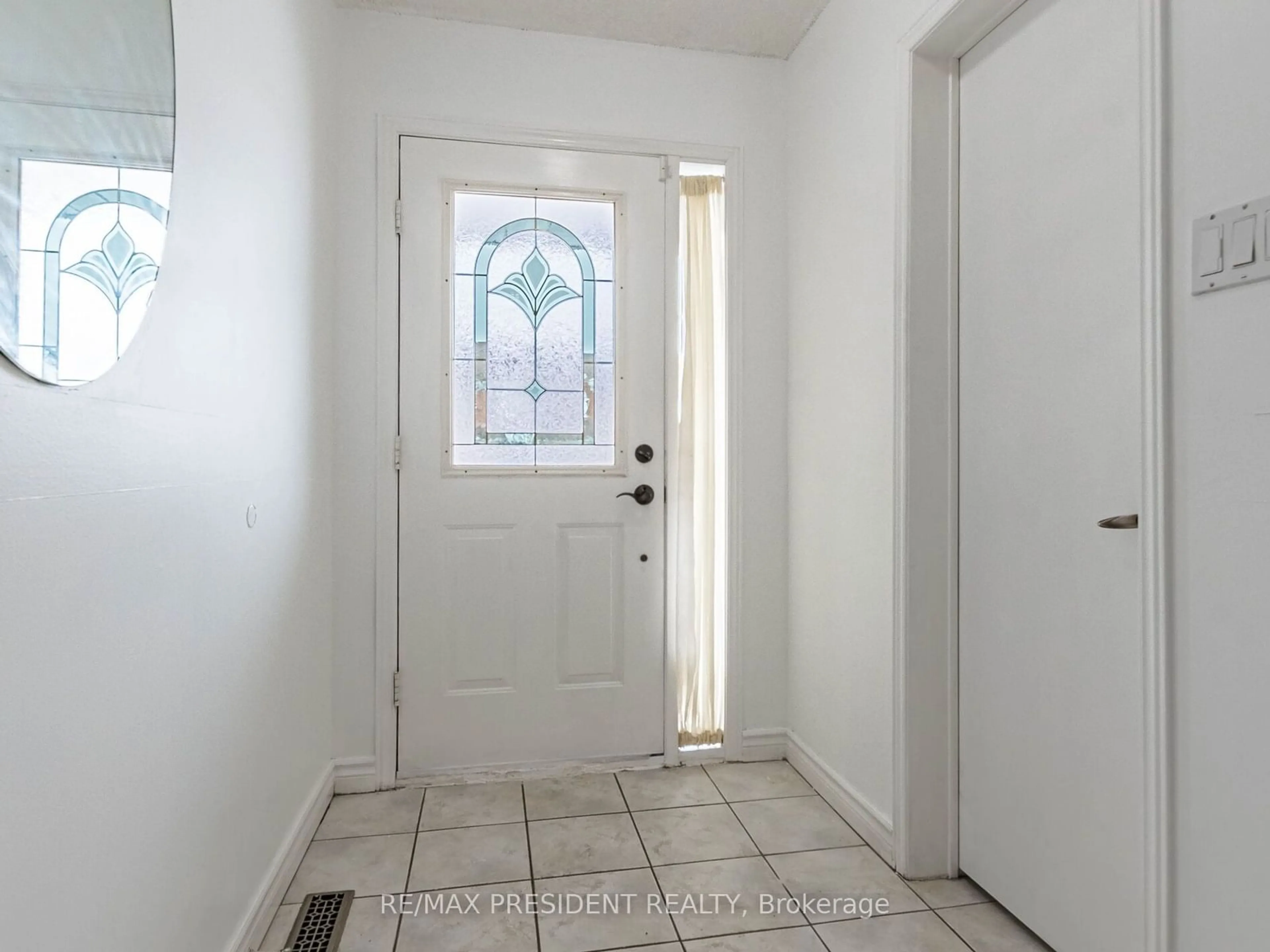 Indoor entryway for 42 Ural Circ, Brampton Ontario L6R 1H3