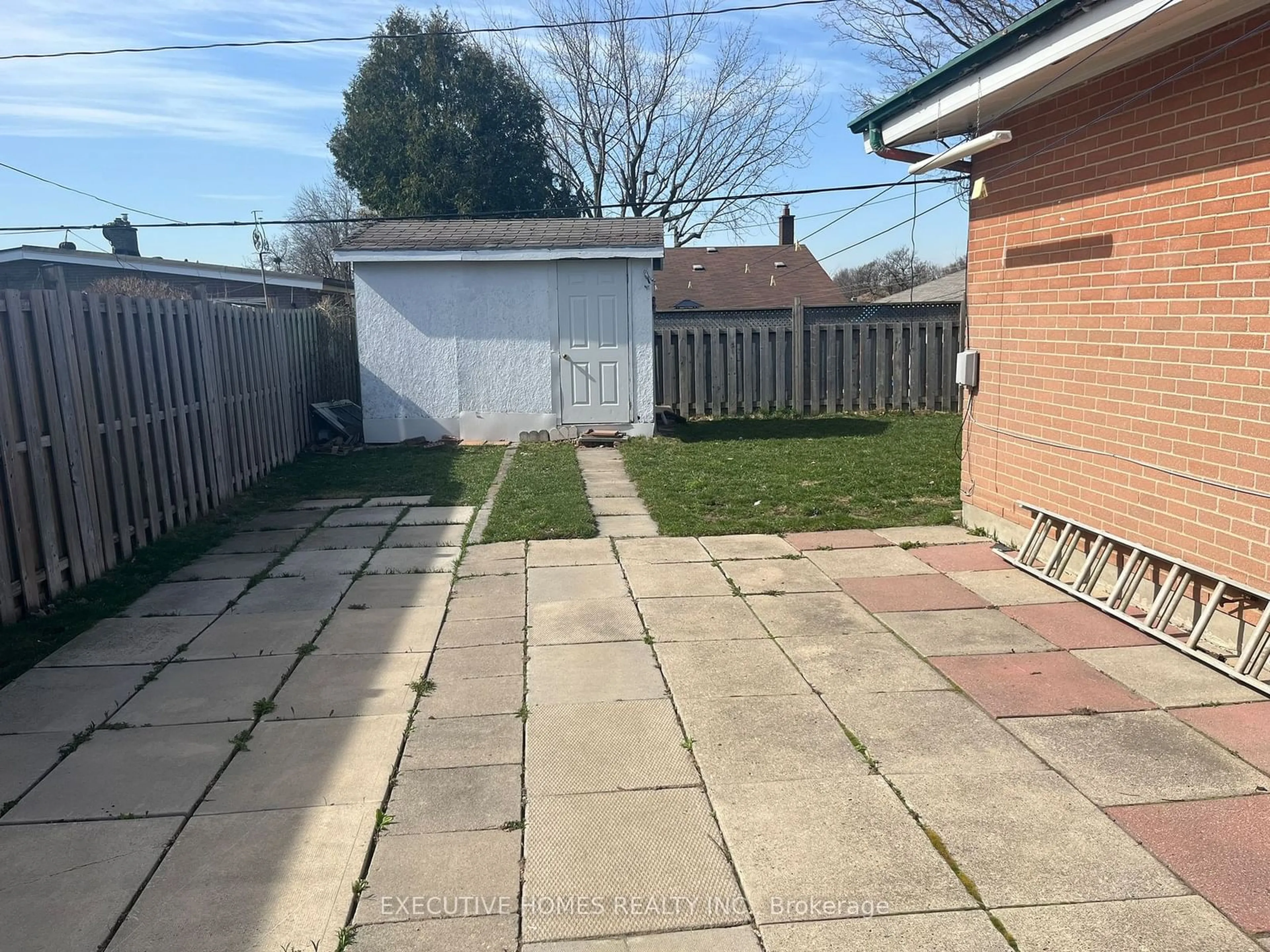 Patio, street for 19 Langwith Crt, Brampton Ontario L6Y 1Z9