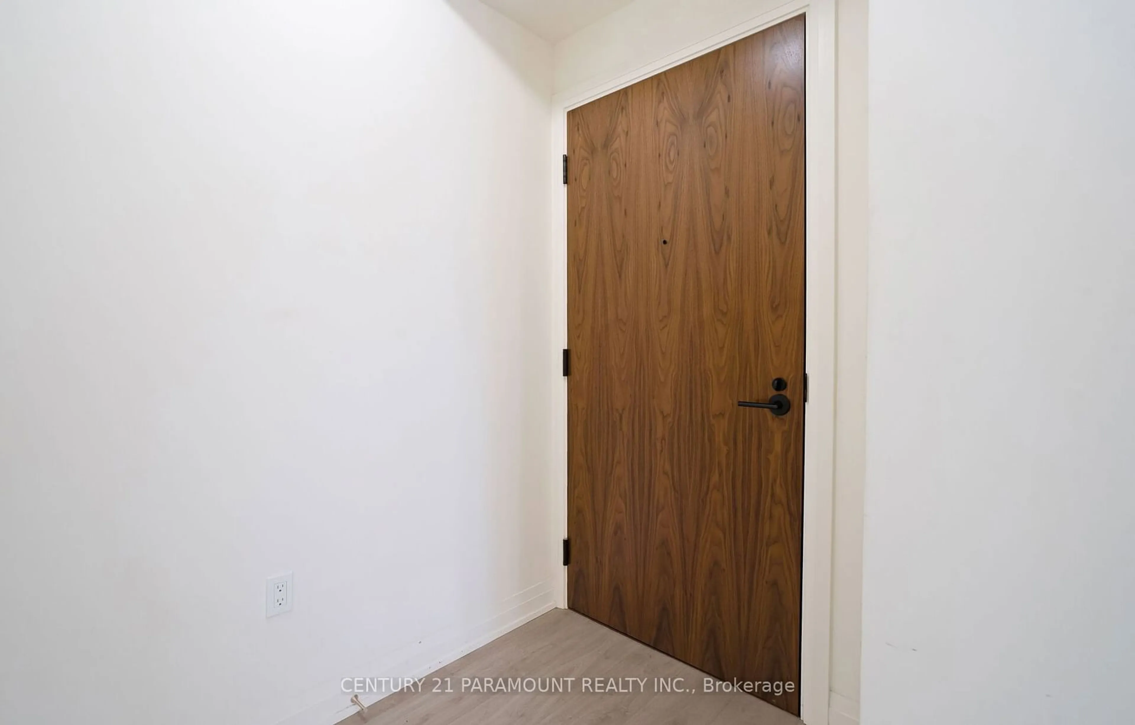 Indoor entryway for 509 Dundas St #318, Oakville Ontario L6M 5P4