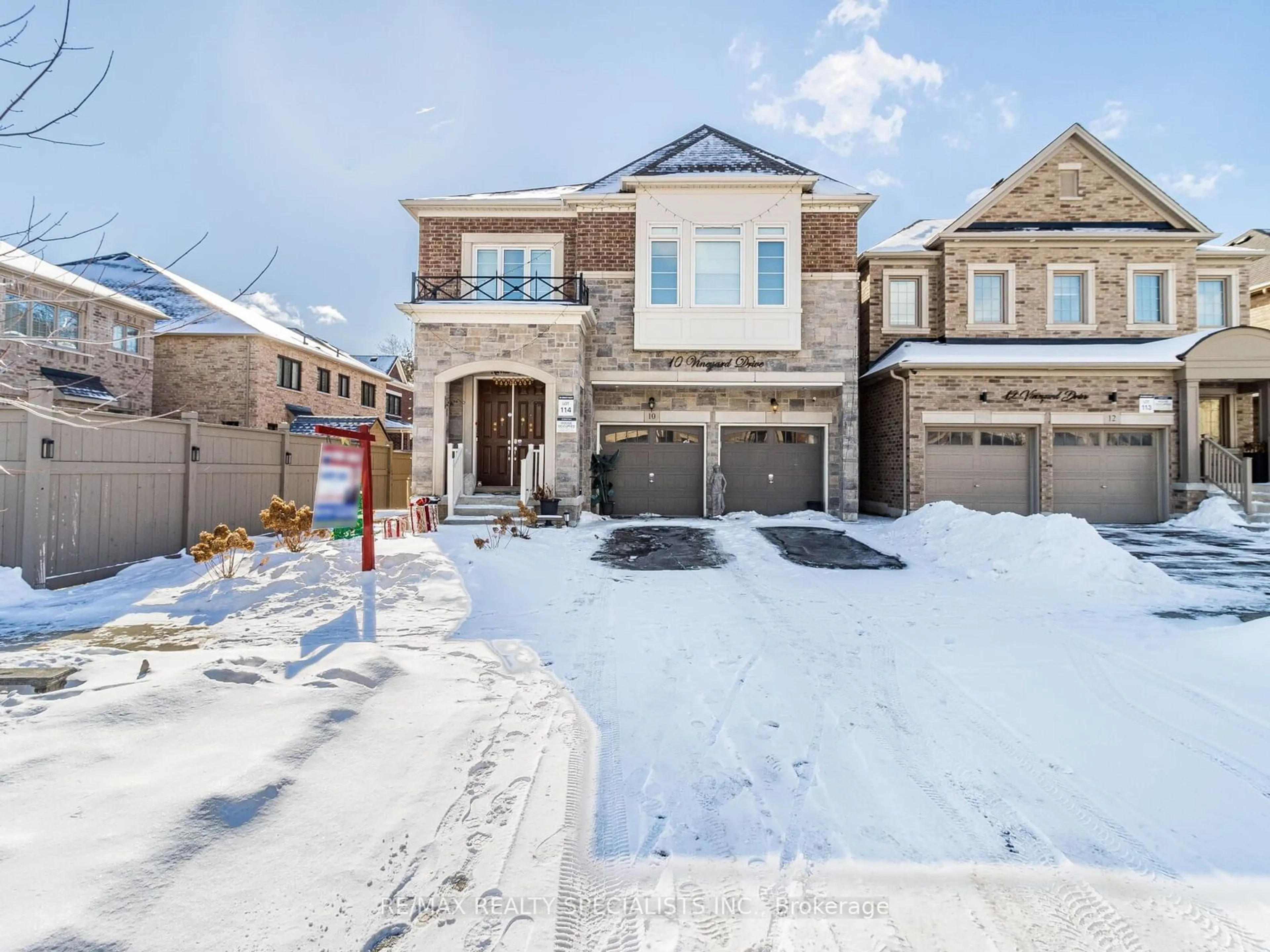 Home with brick exterior material, street for 10 VINEYARD Dr, Brampton Ontario L6Y 2A5