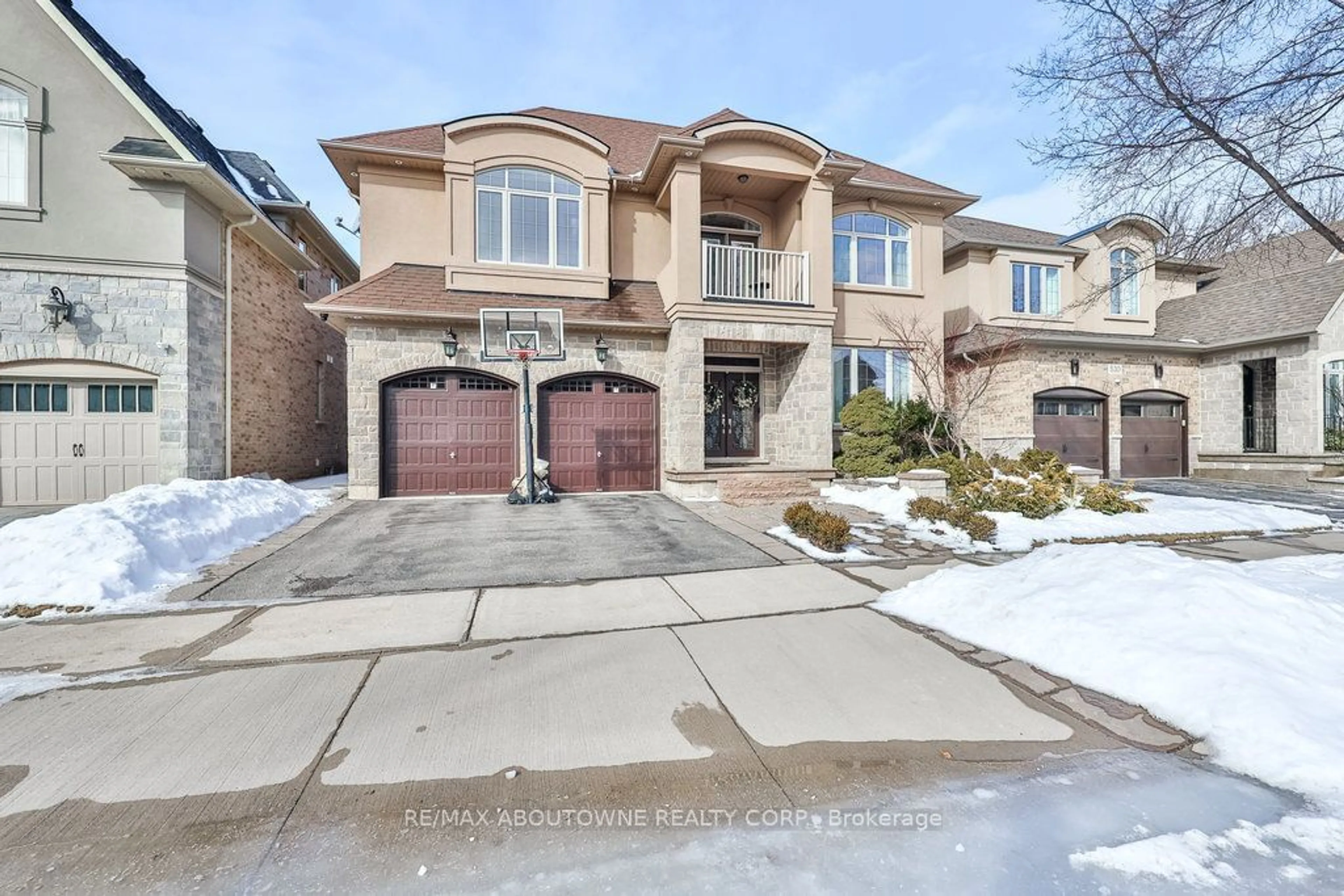 Home with brick exterior material, street for 526 Hidden Tr, Oakville Ontario L6M 0N3