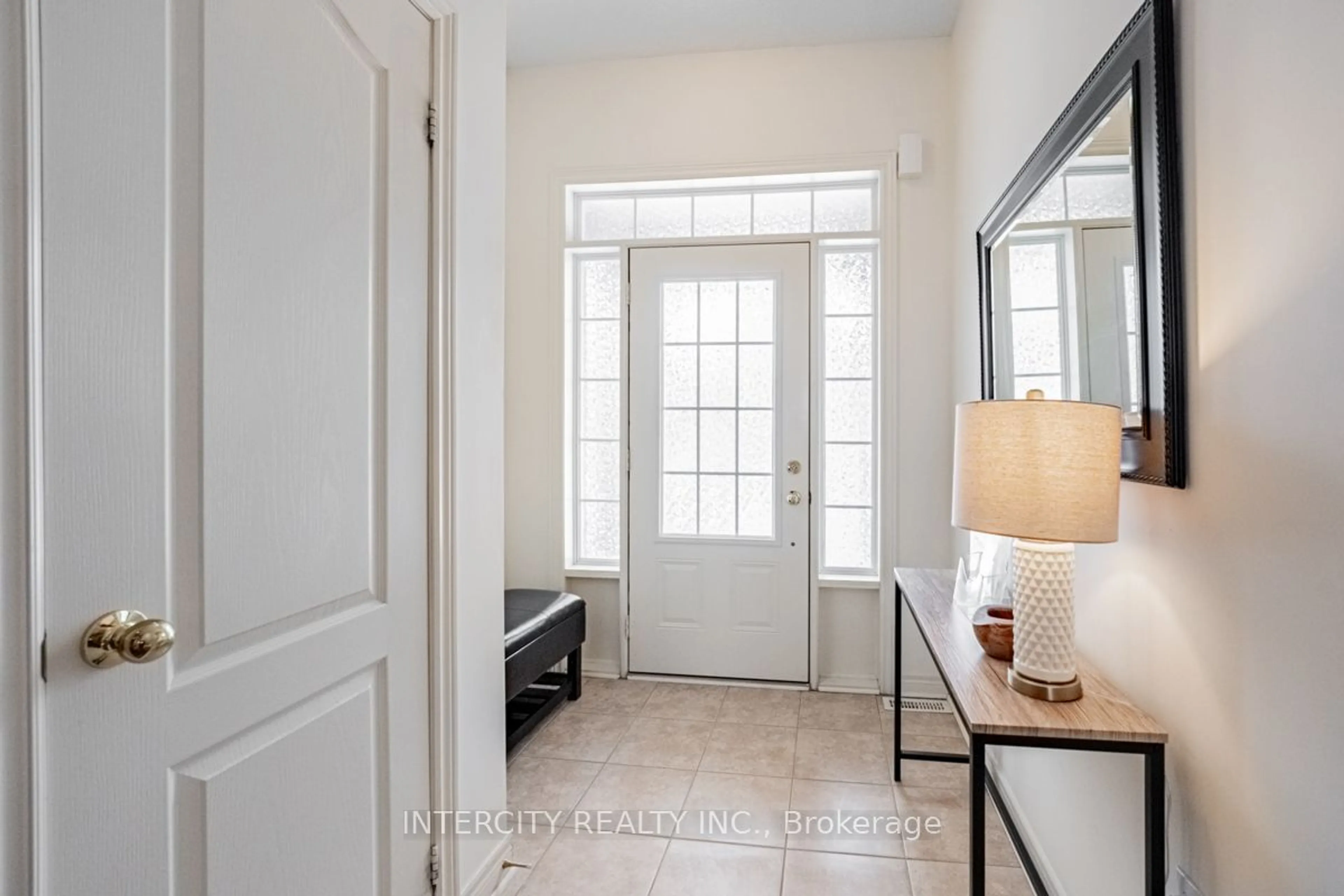 Indoor entryway for 87 Amaranth Cres, Brampton Ontario L7A 0L6