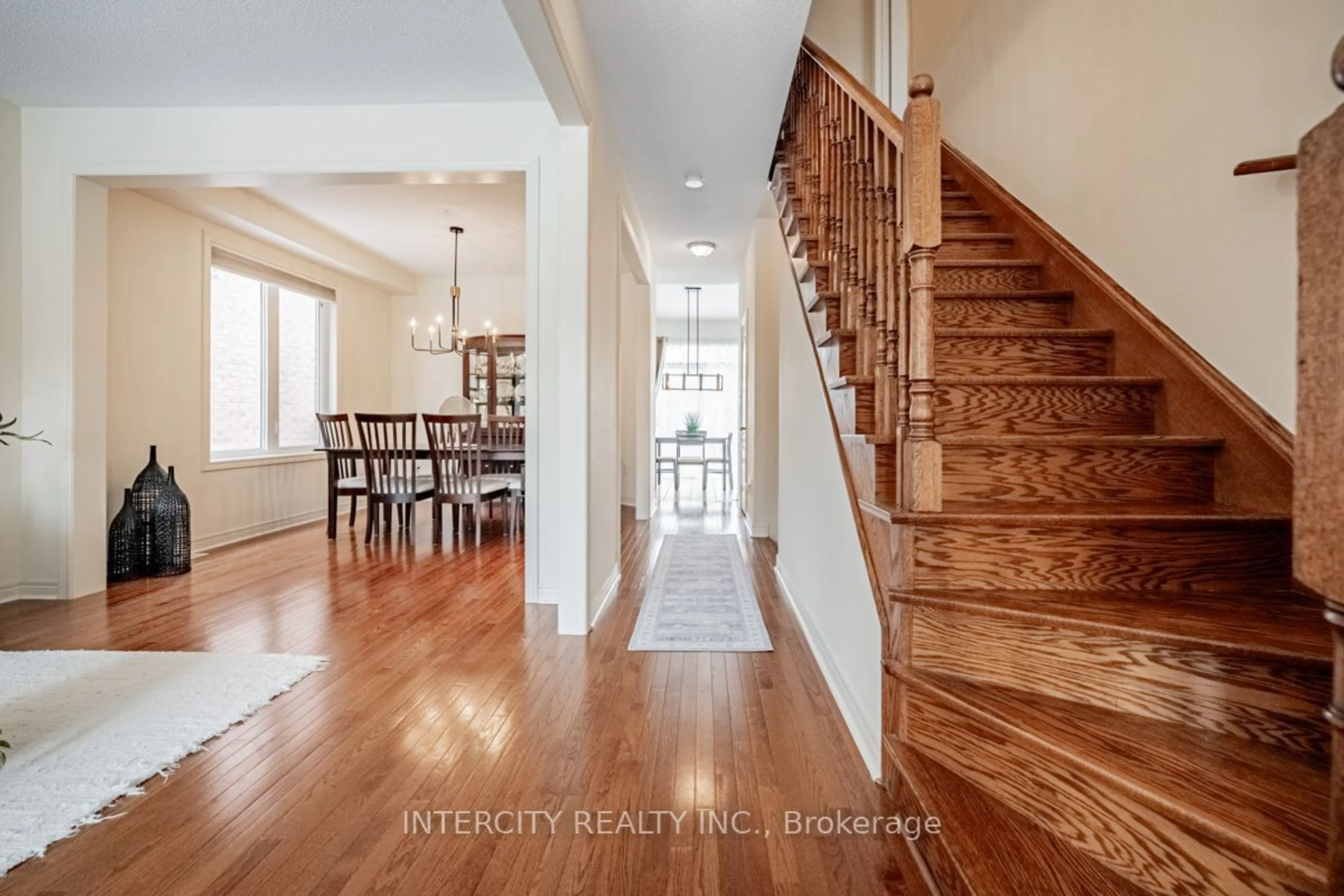 Indoor entryway for 87 Amaranth Cres, Brampton Ontario L7A 0L6