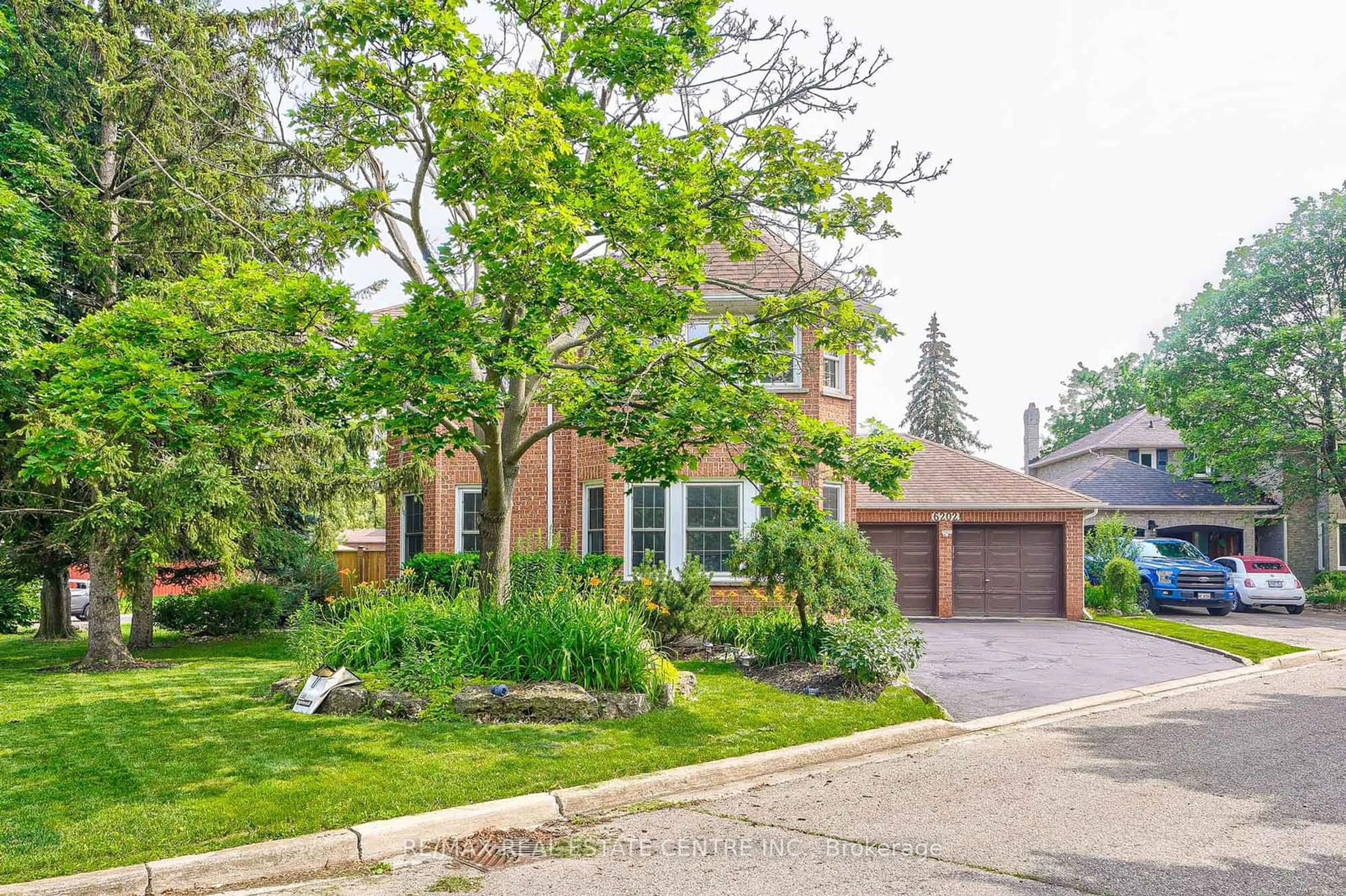 Home with brick exterior material, street for 6202 Tenth Line, Mississauga Ontario L5N 5T2