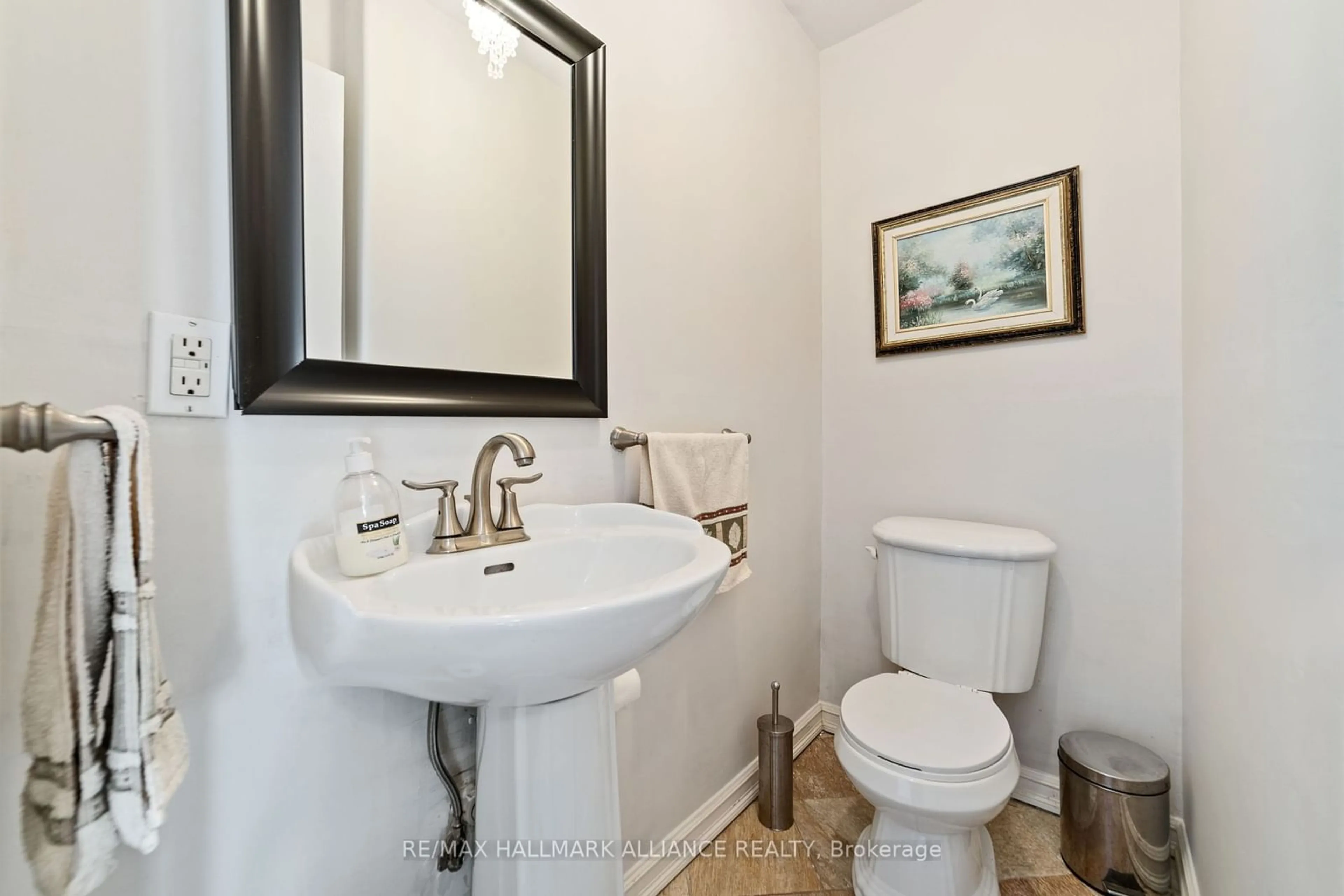 Standard bathroom, ceramic/tile floor for 2401 Upton Crt, Oakville Ontario L6L 5E3