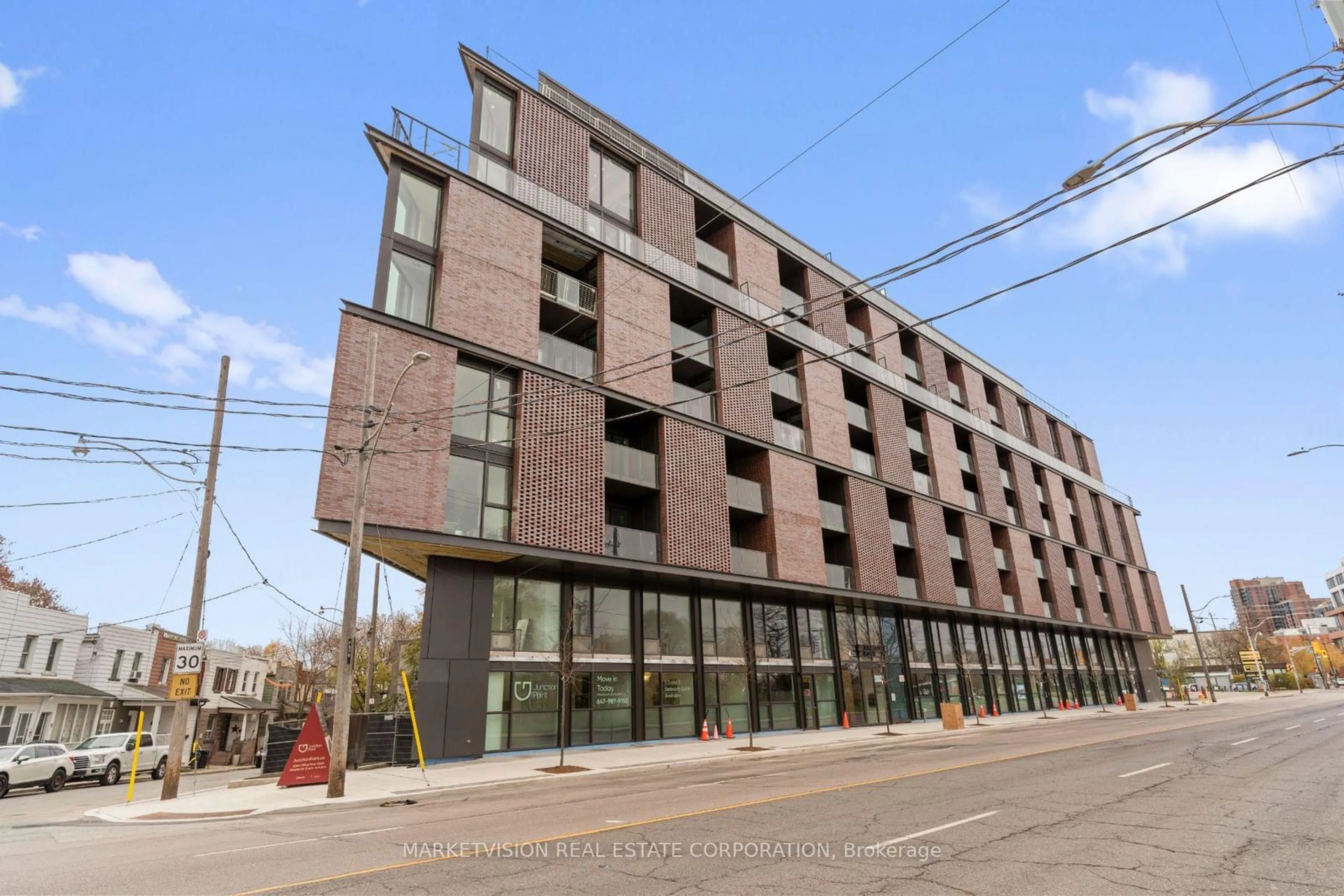 Patio, building for 2625 Dundas St #705, Toronto Ontario M6P 1X9