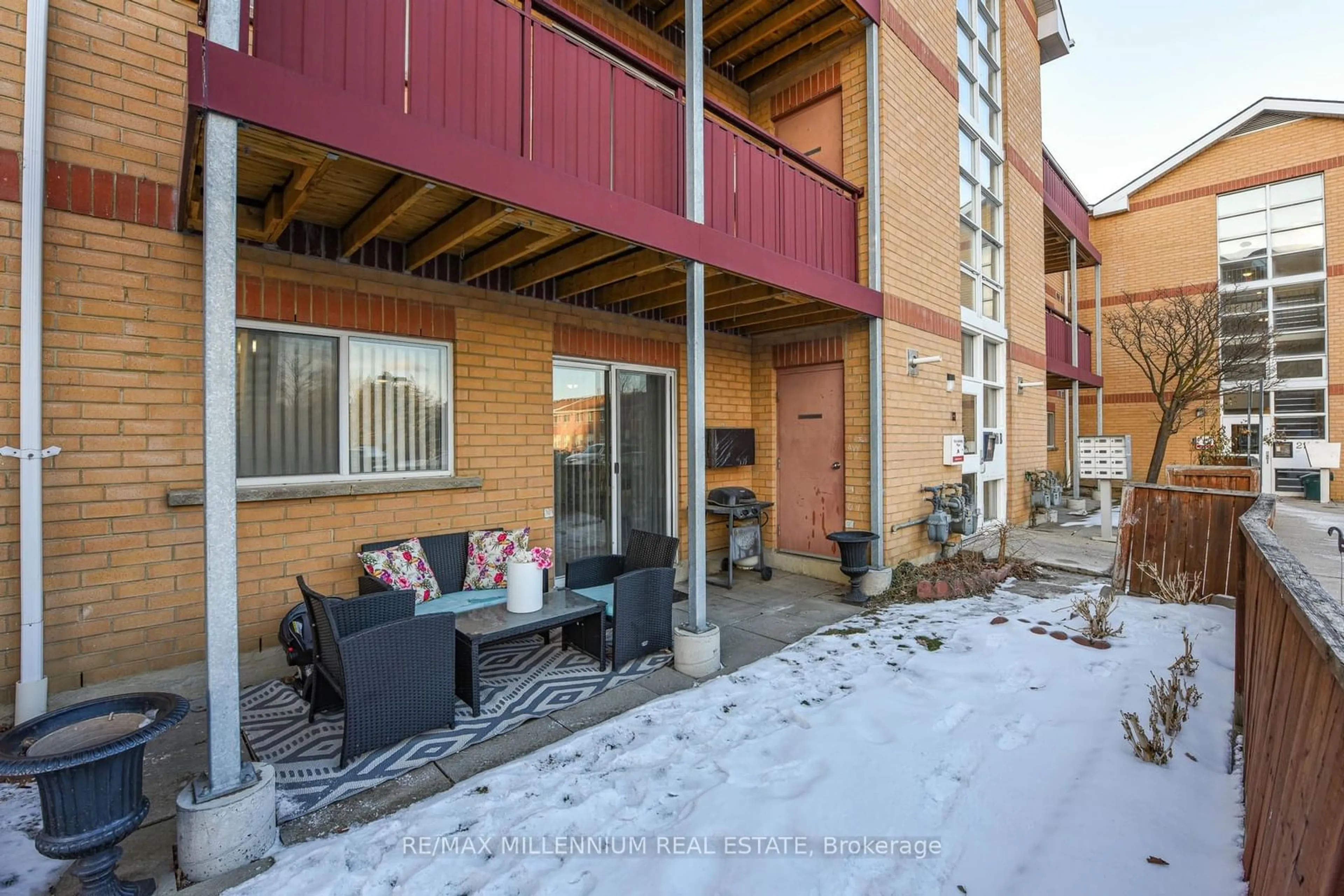 Patio, street for 211 Forum Dr #107B, Mississauga Ontario L4Z 4C1