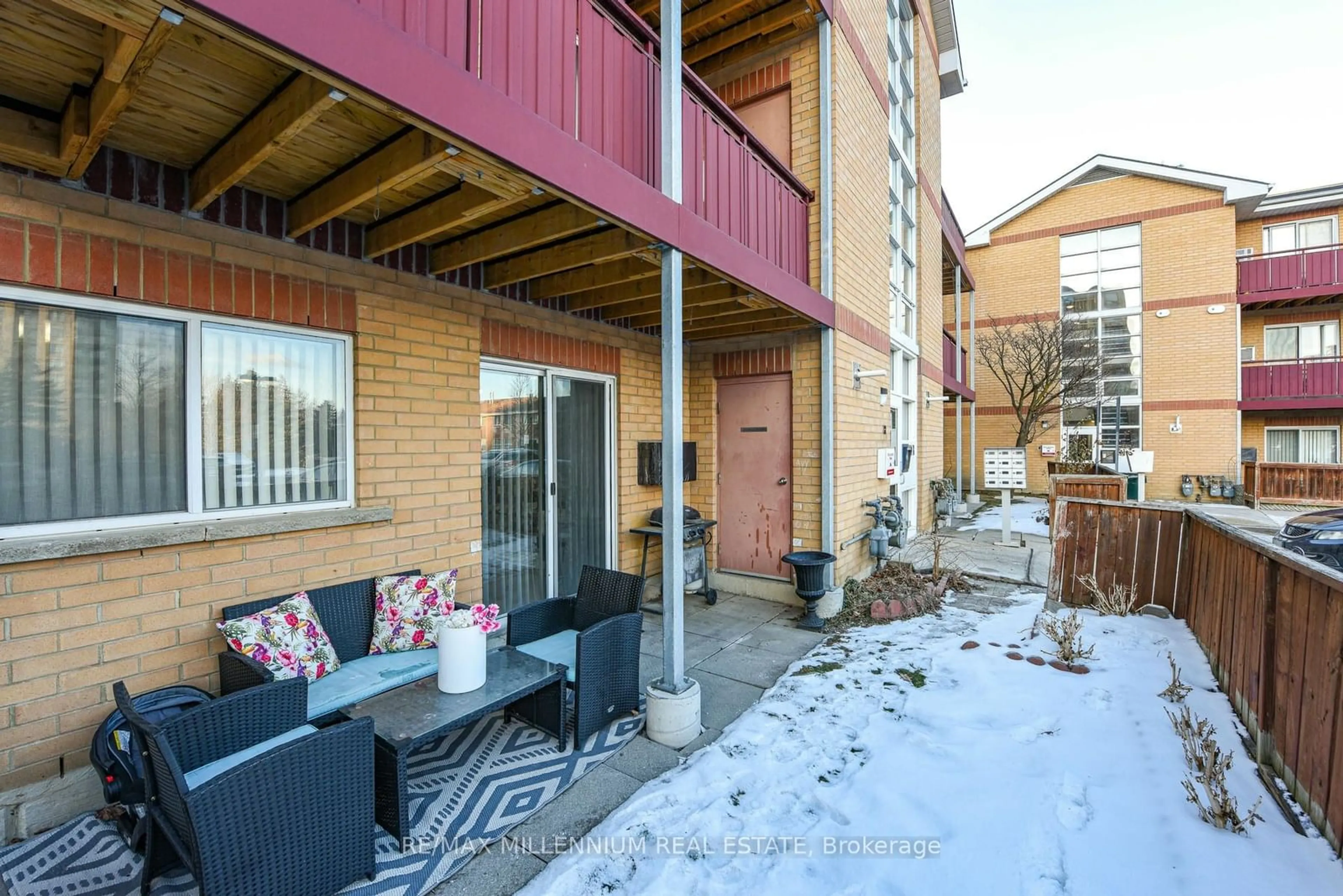 Patio, street for 211 Forum Dr #107B, Mississauga Ontario L4Z 4C1